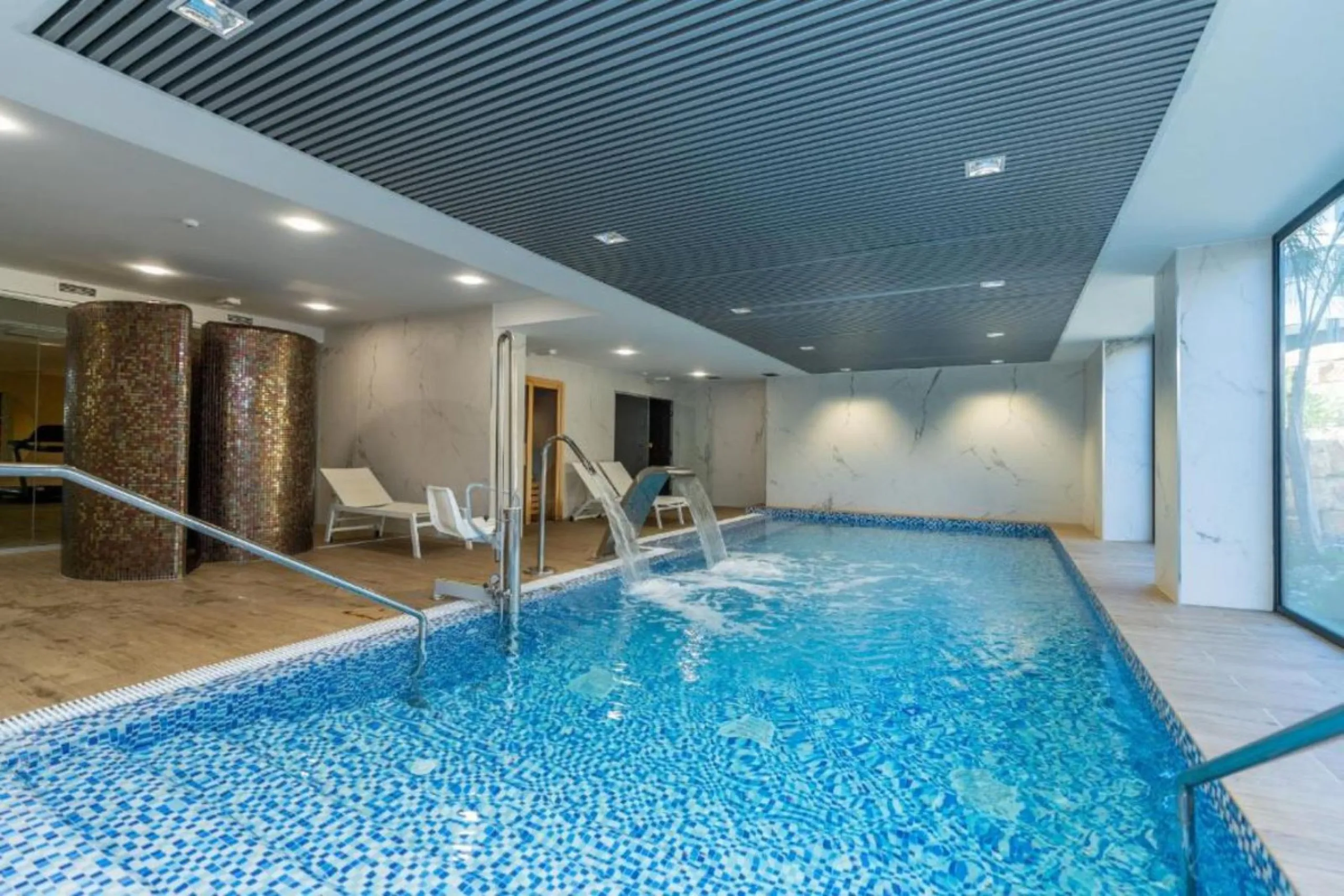 Apartment - Middle Floor Apartment в продаже в Estepona, Málaga. В доме 2 спален и 2 ванных комнат. Площадь дома 78 м²