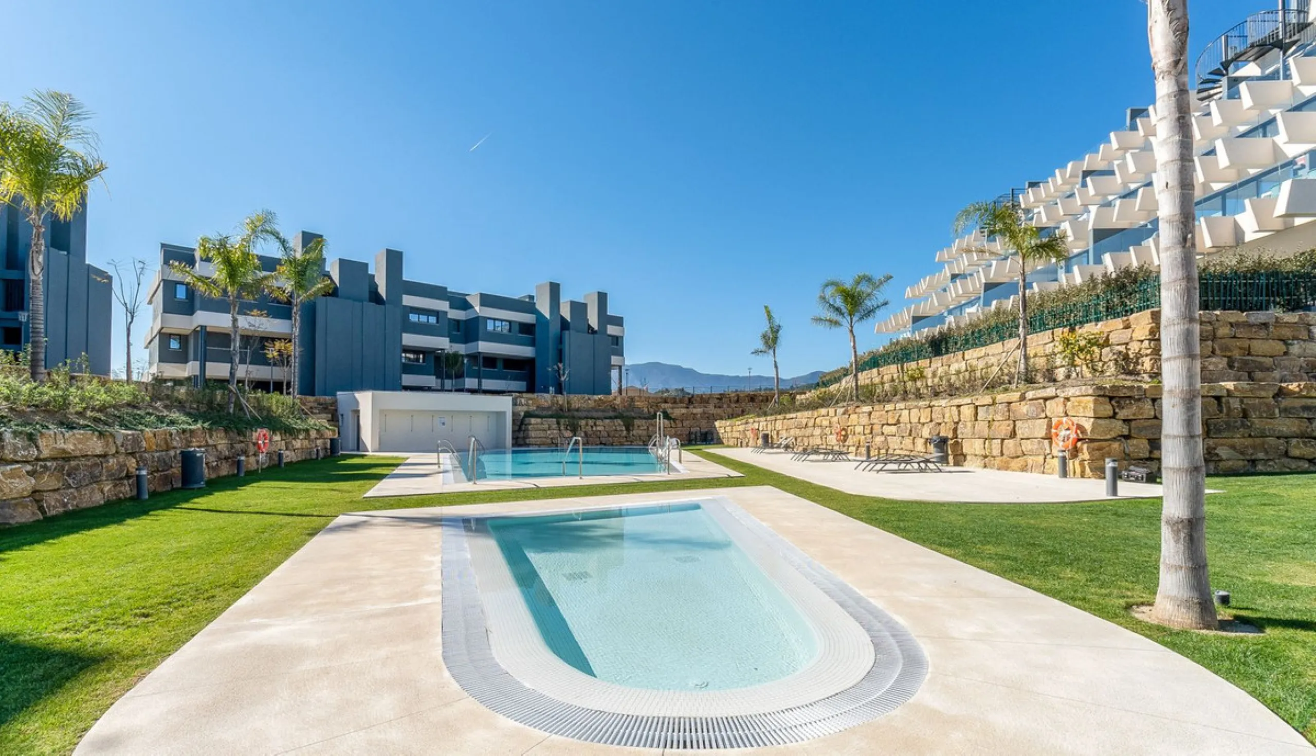 Apartment - Middle Floor Apartment в продаже в Estepona, Málaga. В доме 2 спален и 2 ванных комнат. Площадь дома 78 м²