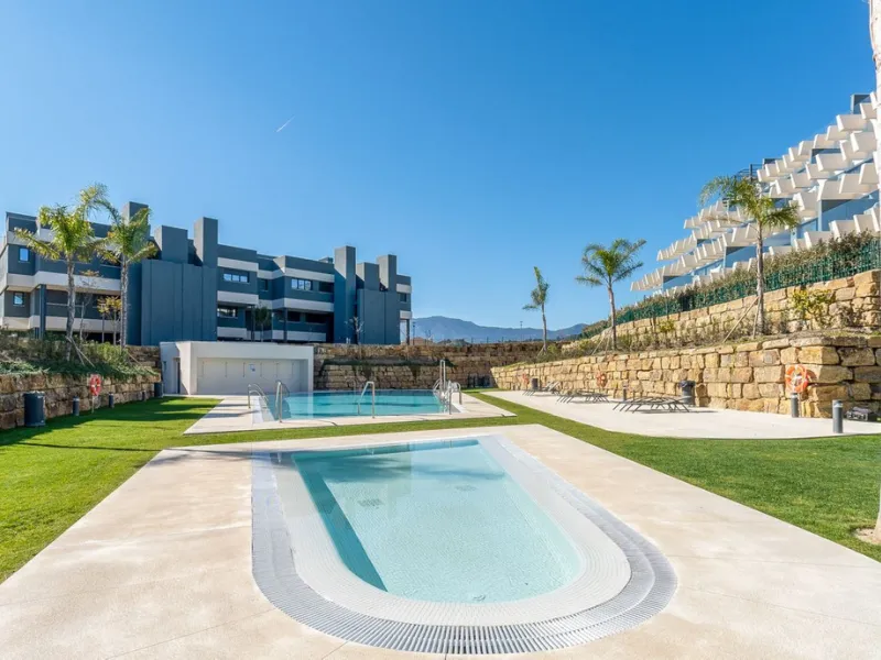 Apartment - Middle Floor Apartment в продаже в Estepona, Málaga. В доме 2 спален и 2 ванных комнат. Площадь дома 78 м²