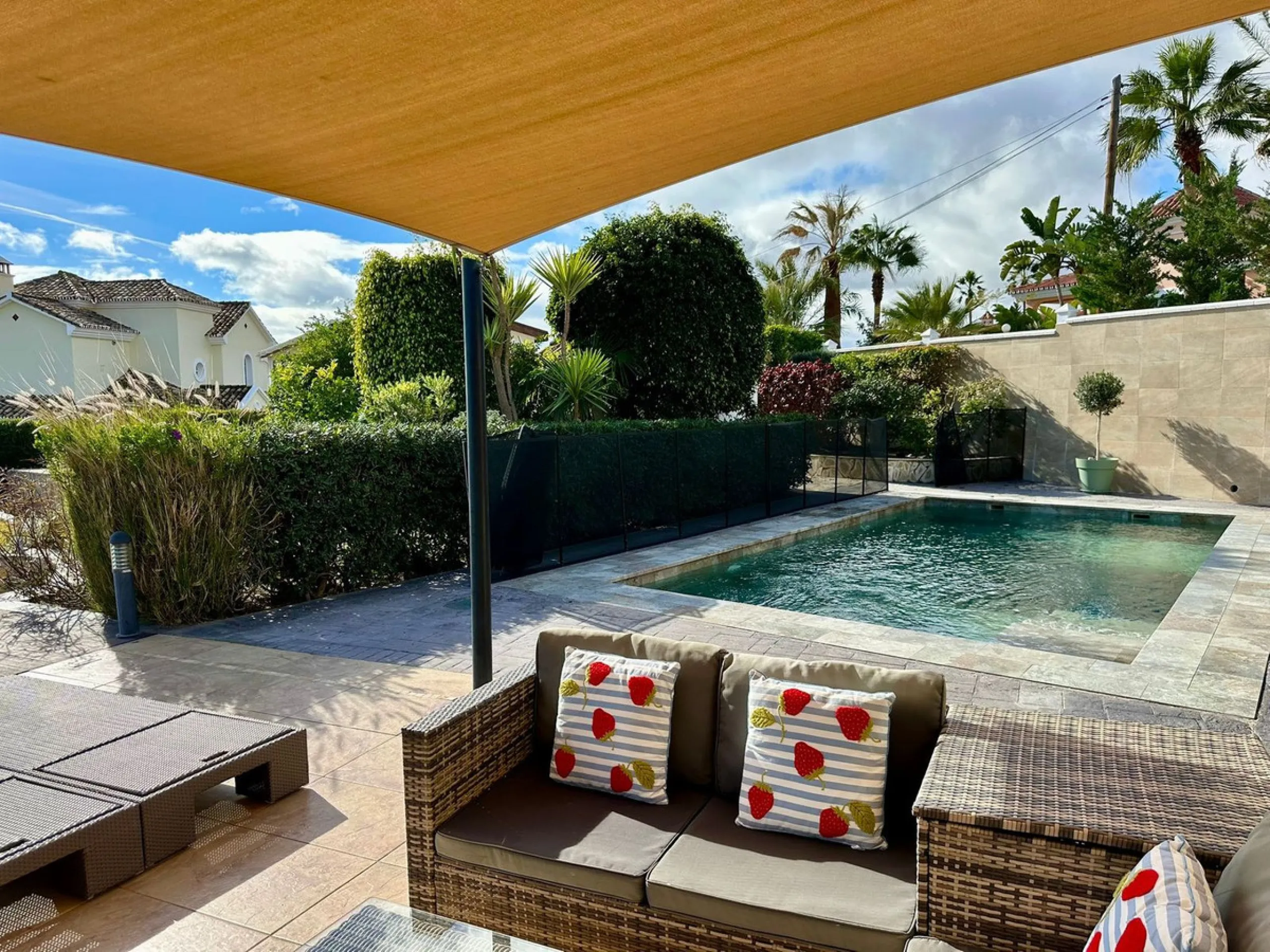 House - Detached Villa в продаже в Estepona, Málaga. В доме 6 спален и 5 ванных комнат. Площадь дома 200 м²
