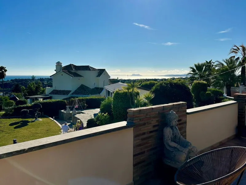 House - Detached Villa в продаже в Estepona, Málaga. В доме 6 спален и 5 ванных комнат. Площадь дома 200 м²