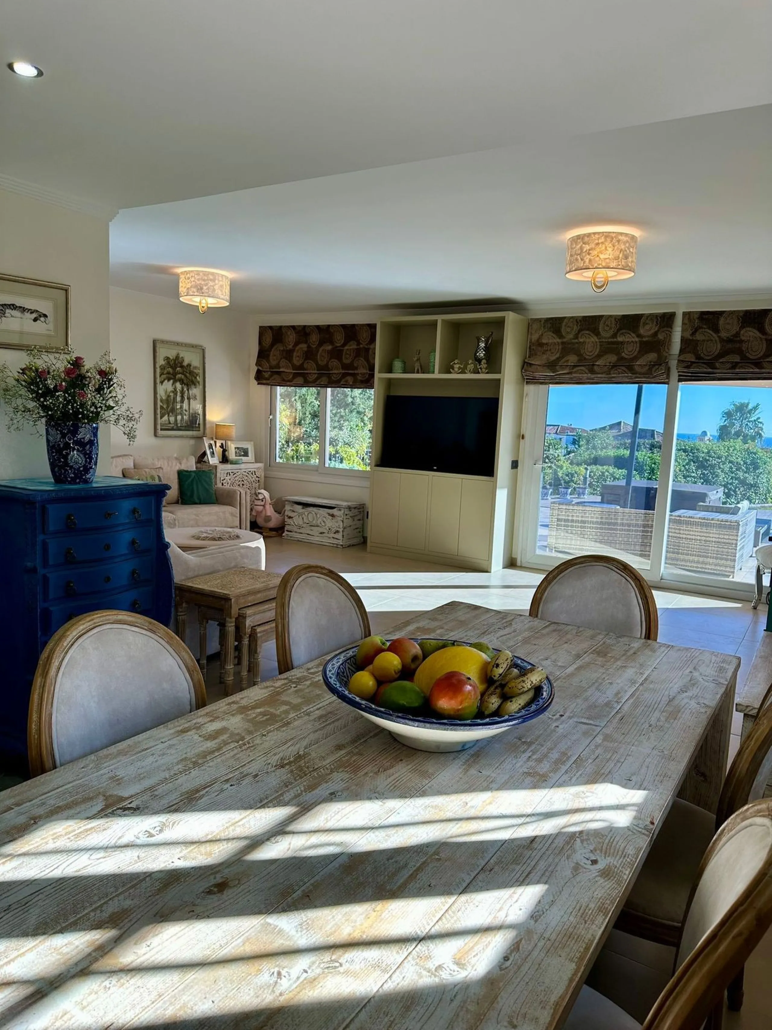 House - Detached Villa в продаже в Estepona, Málaga. В доме 6 спален и 5 ванных комнат. Площадь дома 200 м²
