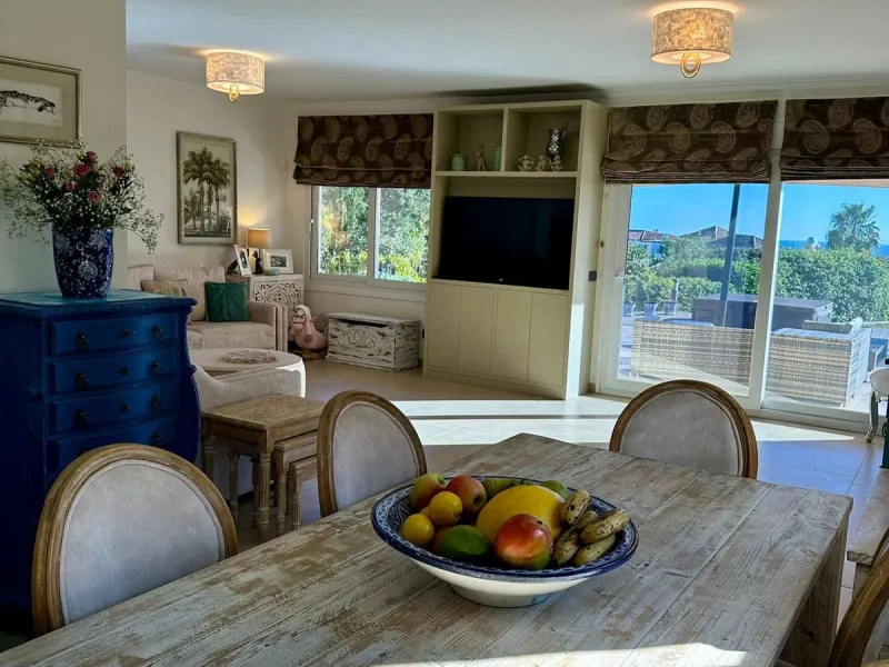 House - Detached Villa в продаже в Estepona, Málaga. В доме 6 спален и 5 ванных комнат. Площадь дома 200 м²