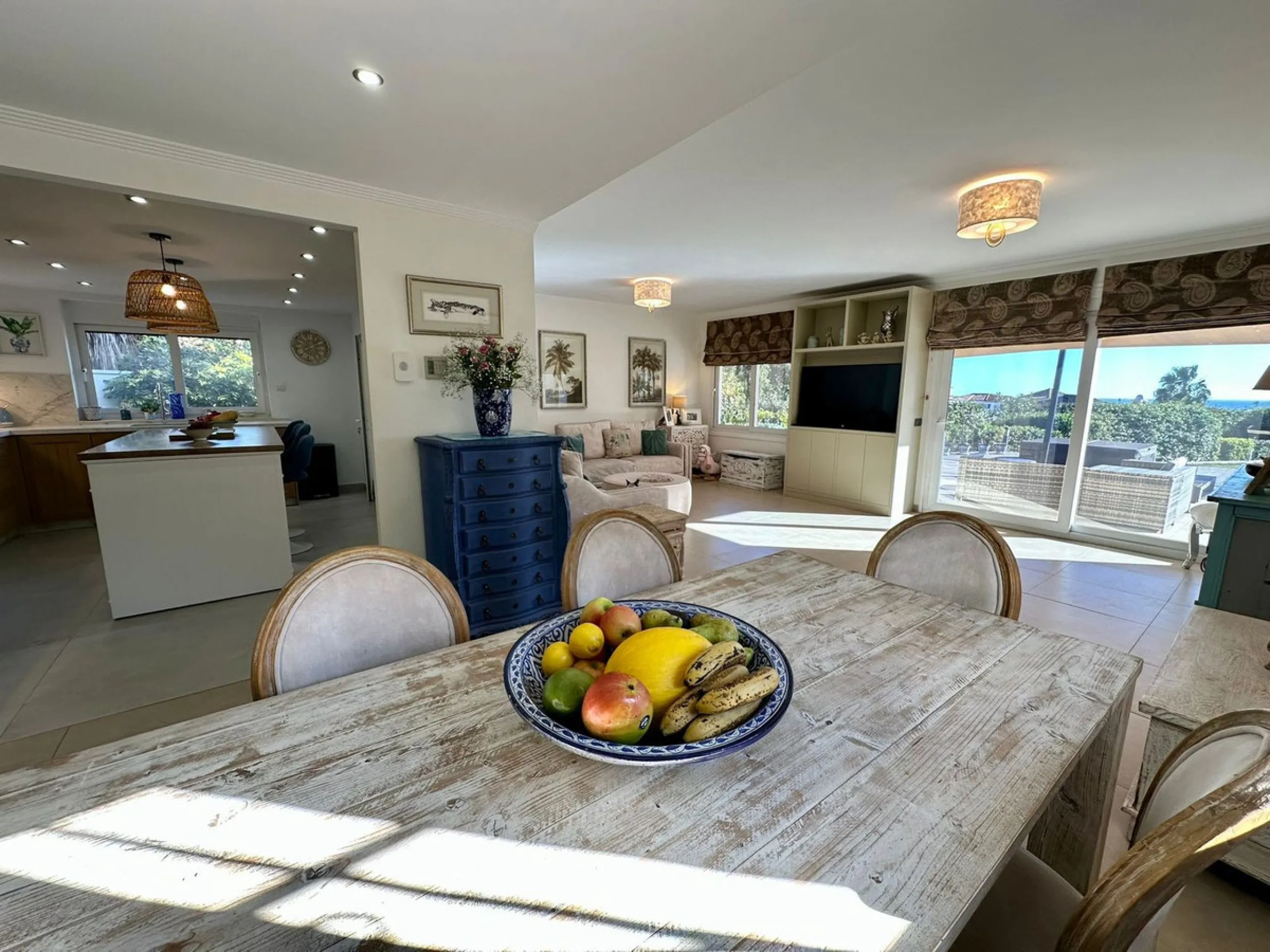 House - Detached Villa в продаже в Estepona, Málaga. В доме 6 спален и 5 ванных комнат. Площадь дома 200 м²