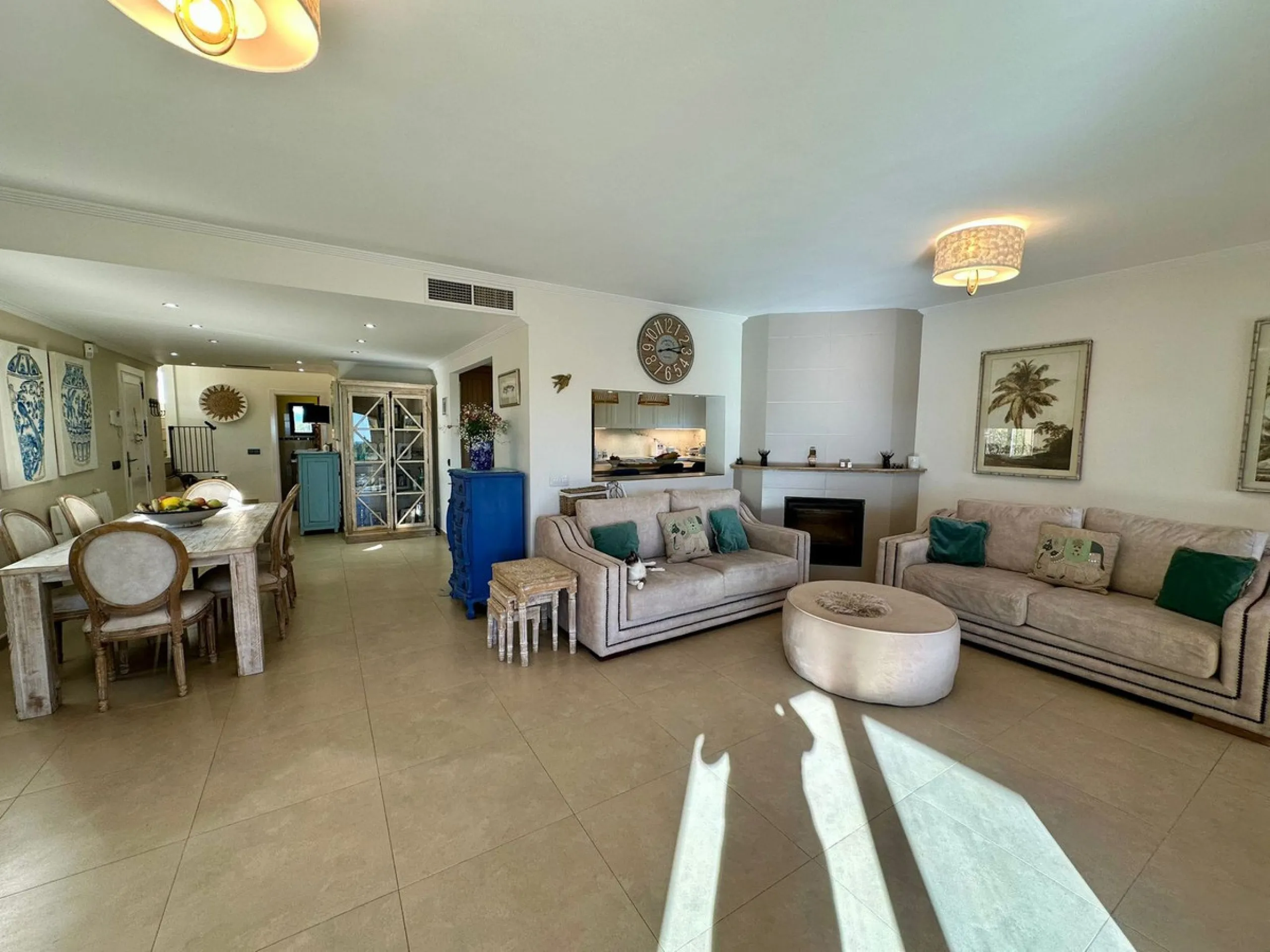 House - Detached Villa в продаже в Estepona, Málaga. В доме 6 спален и 5 ванных комнат. Площадь дома 200 м²