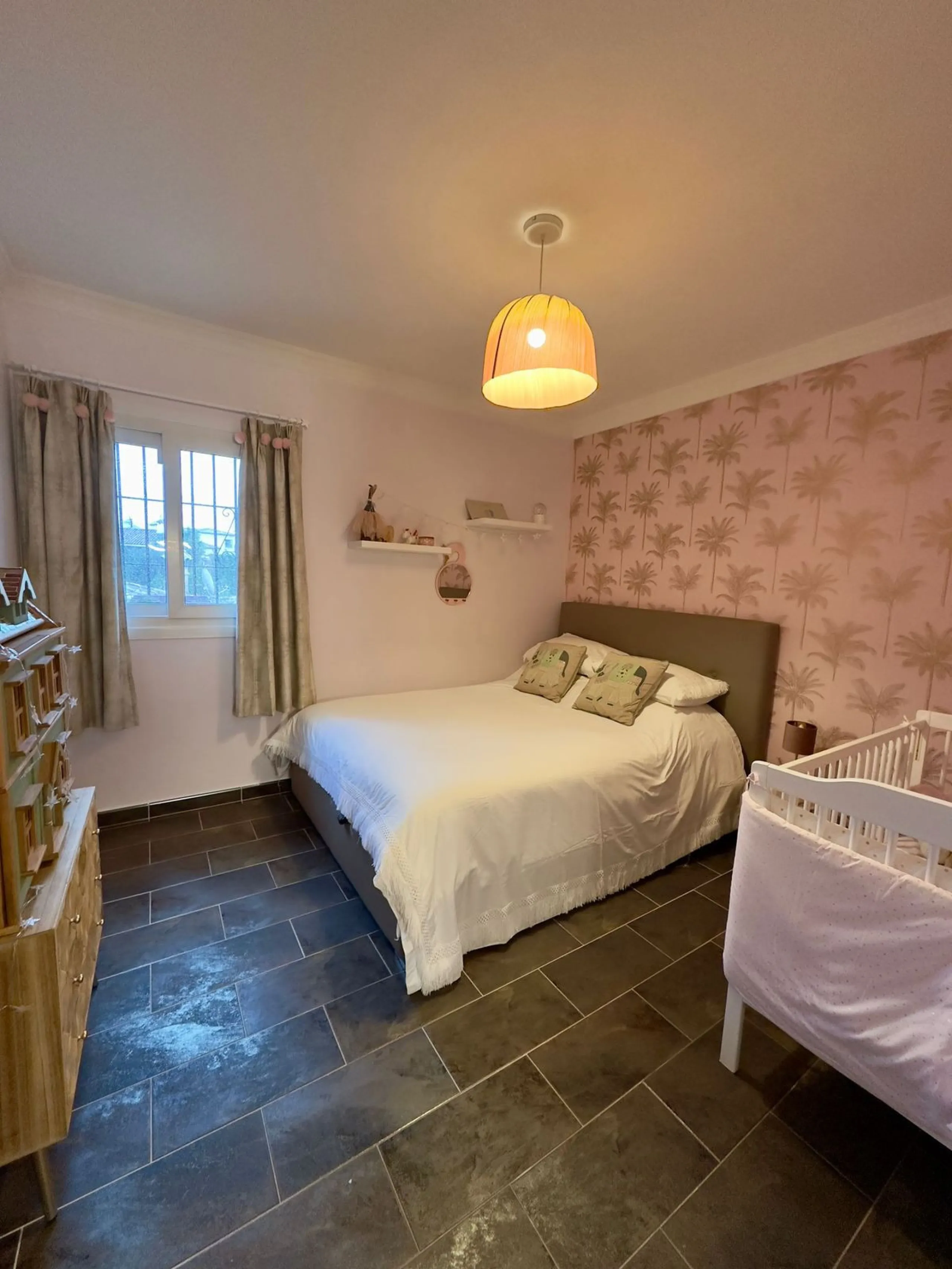 House - Detached Villa в продаже в Estepona, Málaga. В доме 6 спален и 5 ванных комнат. Площадь дома 200 м²