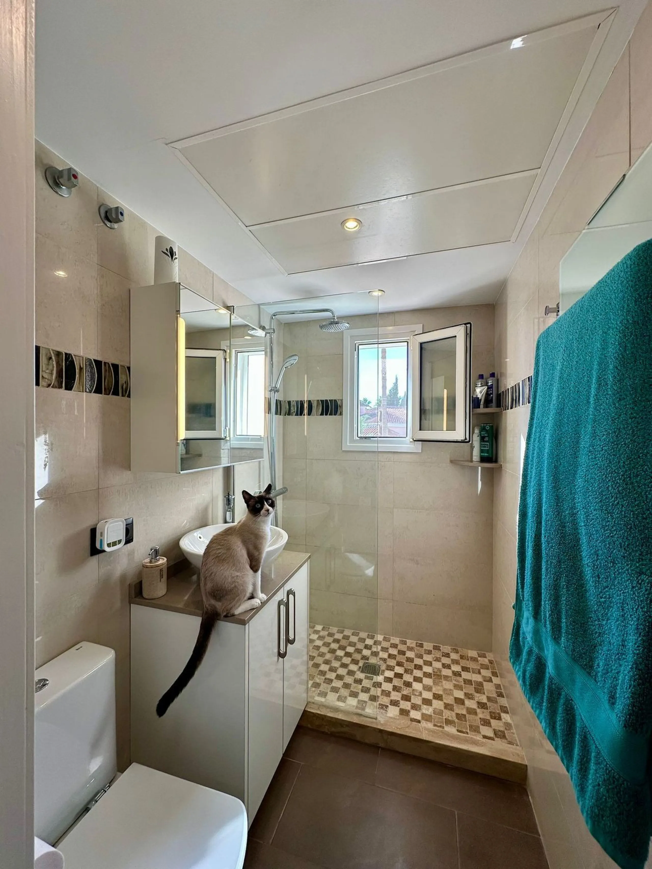 House - Detached Villa в продаже в Estepona, Málaga. В доме 6 спален и 5 ванных комнат. Площадь дома 200 м²