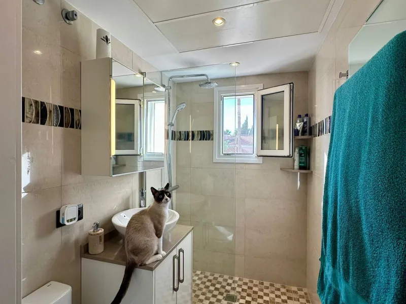 House - Detached Villa в продаже в Estepona, Málaga. В доме 6 спален и 5 ванных комнат. Площадь дома 200 м²