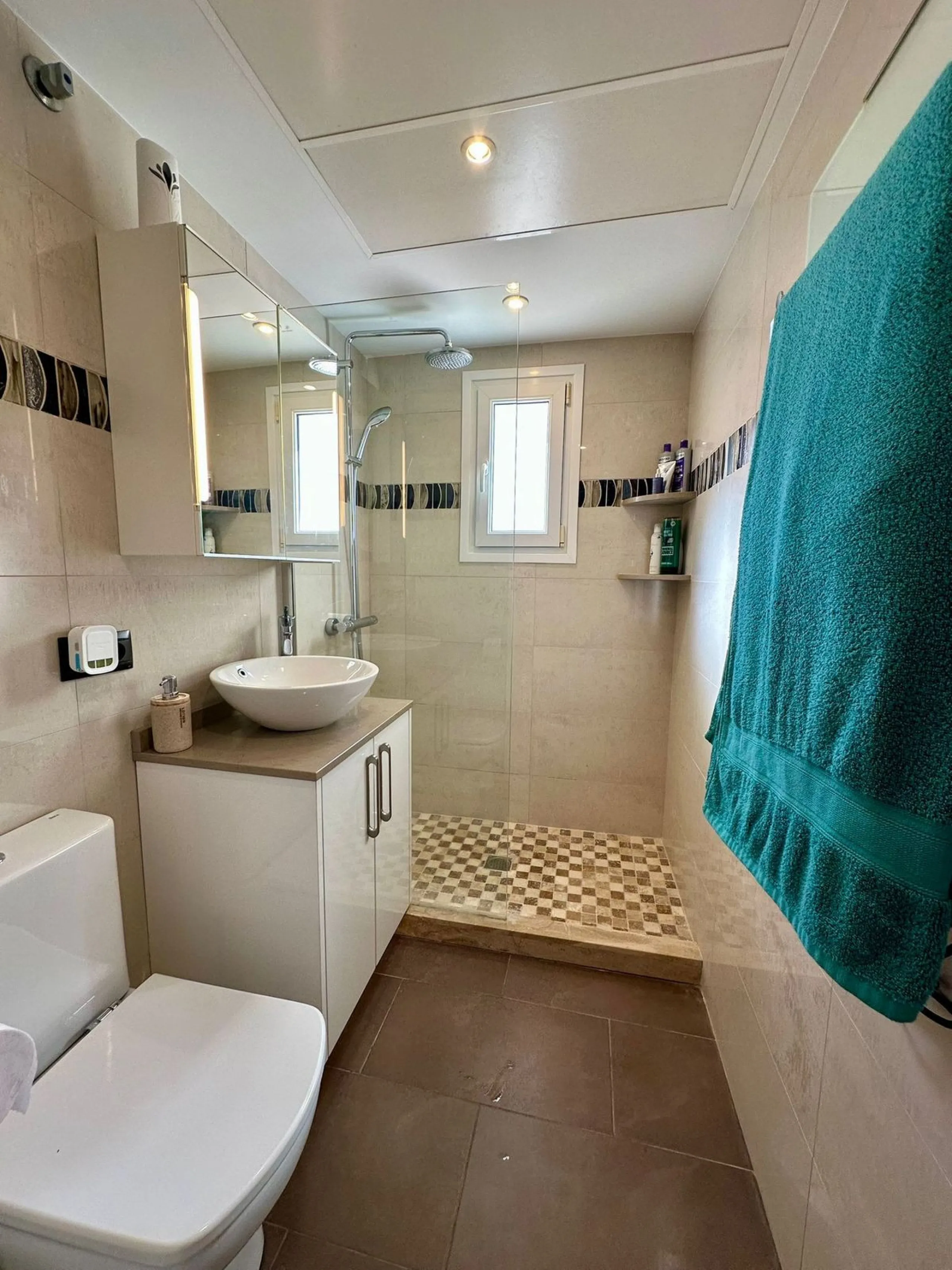 House - Detached Villa в продаже в Estepona, Málaga. В доме 6 спален и 5 ванных комнат. Площадь дома 200 м²