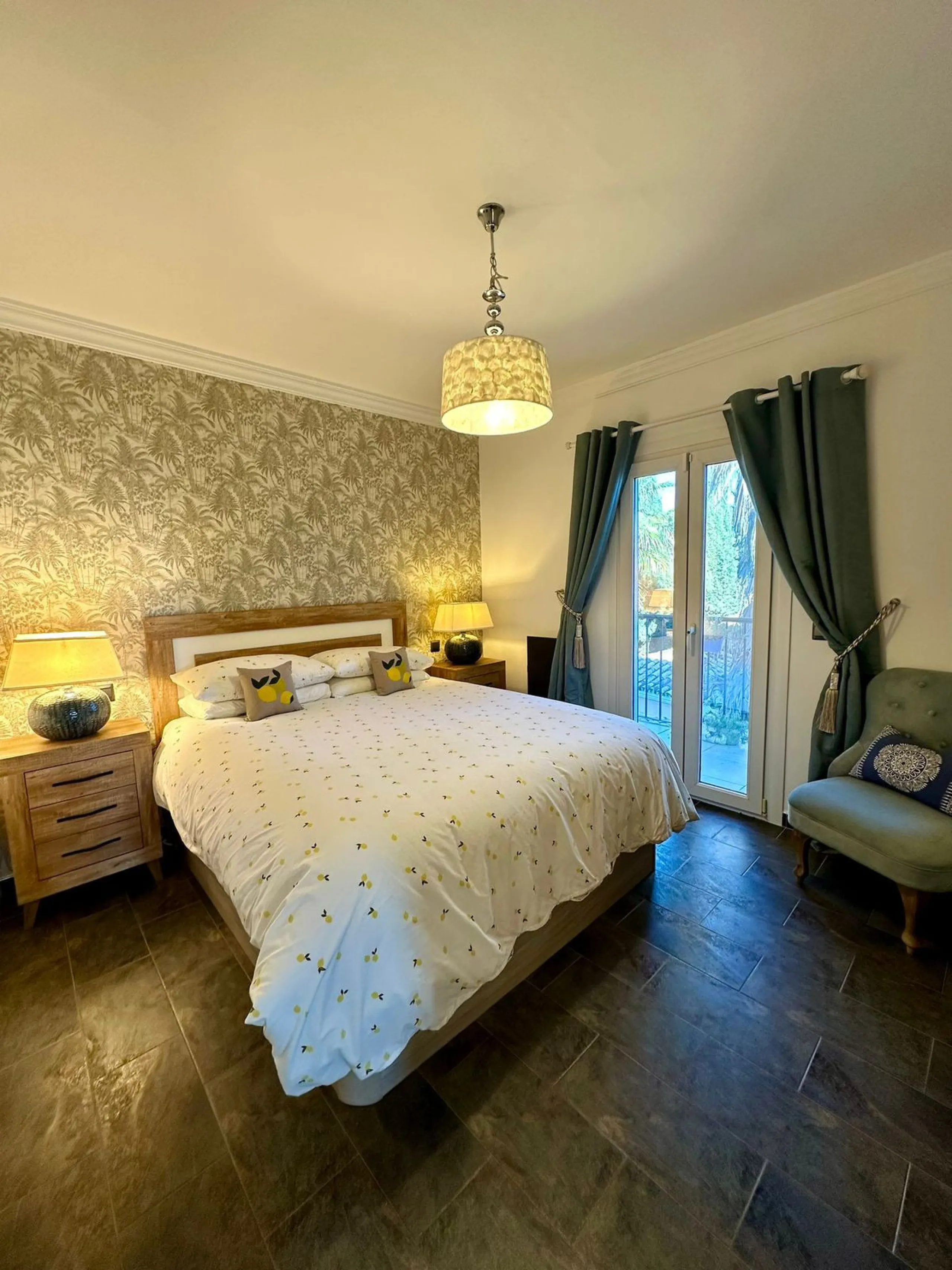 House - Detached Villa в продаже в Estepona, Málaga. В доме 6 спален и 5 ванных комнат. Площадь дома 200 м²