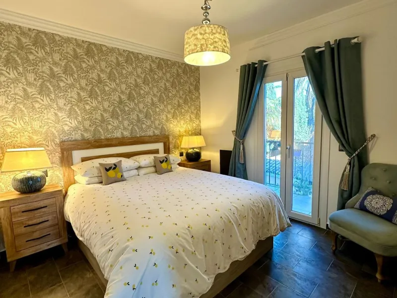 House - Detached Villa в продаже в Estepona, Málaga. В доме 6 спален и 5 ванных комнат. Площадь дома 200 м²