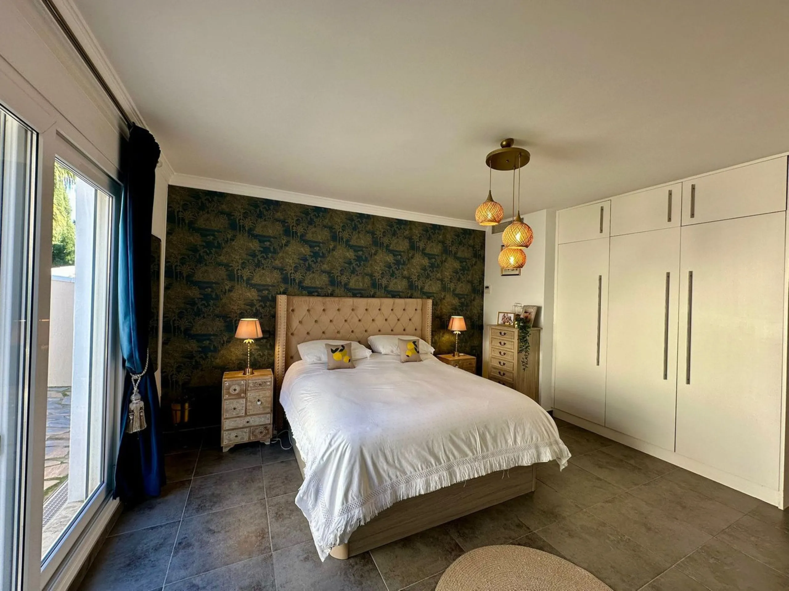 House - Detached Villa в продаже в Estepona, Málaga. В доме 6 спален и 5 ванных комнат. Площадь дома 200 м²