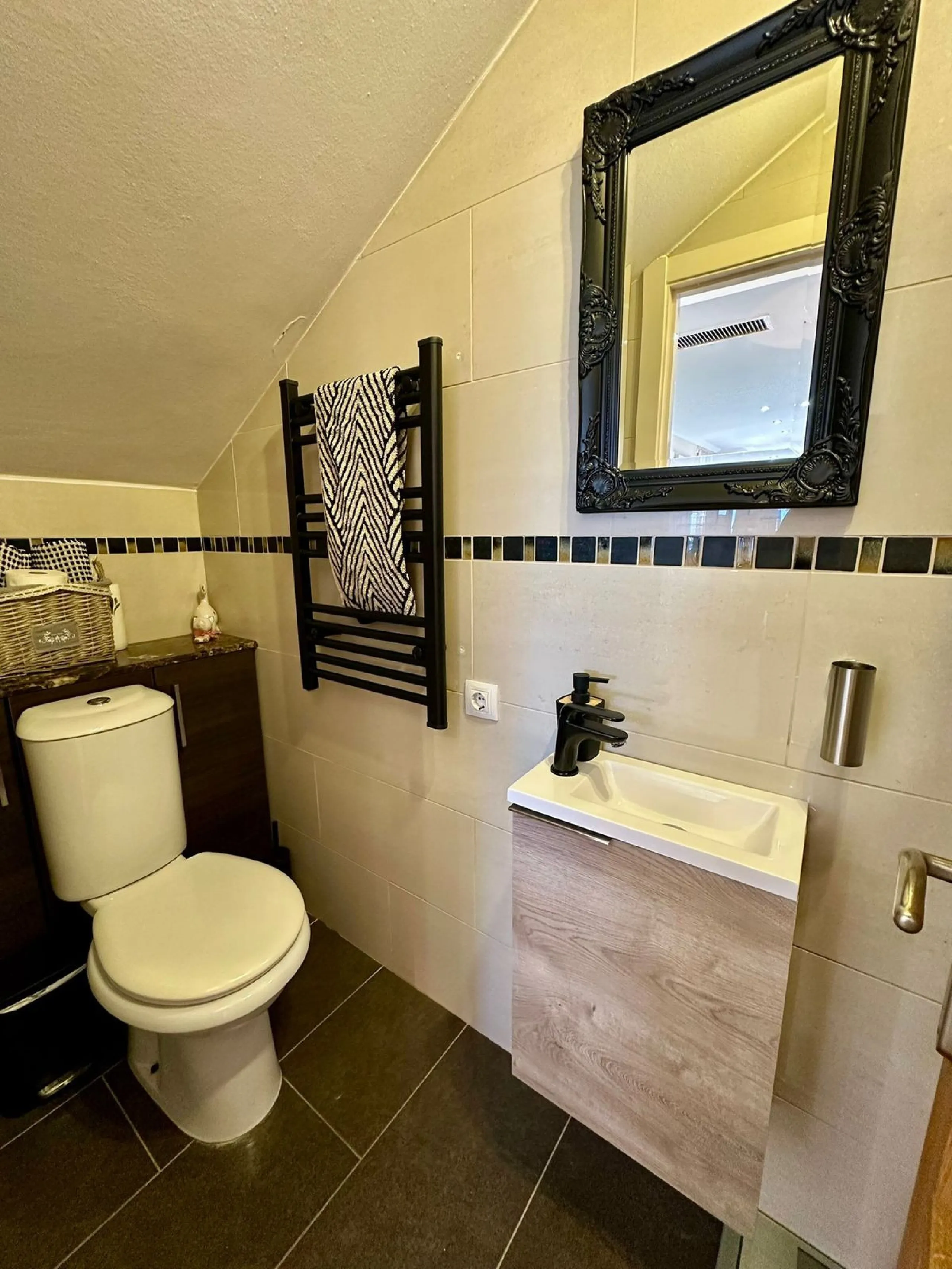 House - Detached Villa в продаже в Estepona, Málaga. В доме 6 спален и 5 ванных комнат. Площадь дома 200 м²