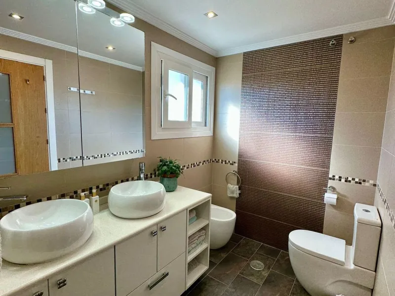 House - Detached Villa в продаже в Estepona, Málaga. В доме 6 спален и 5 ванных комнат. Площадь дома 200 м²
