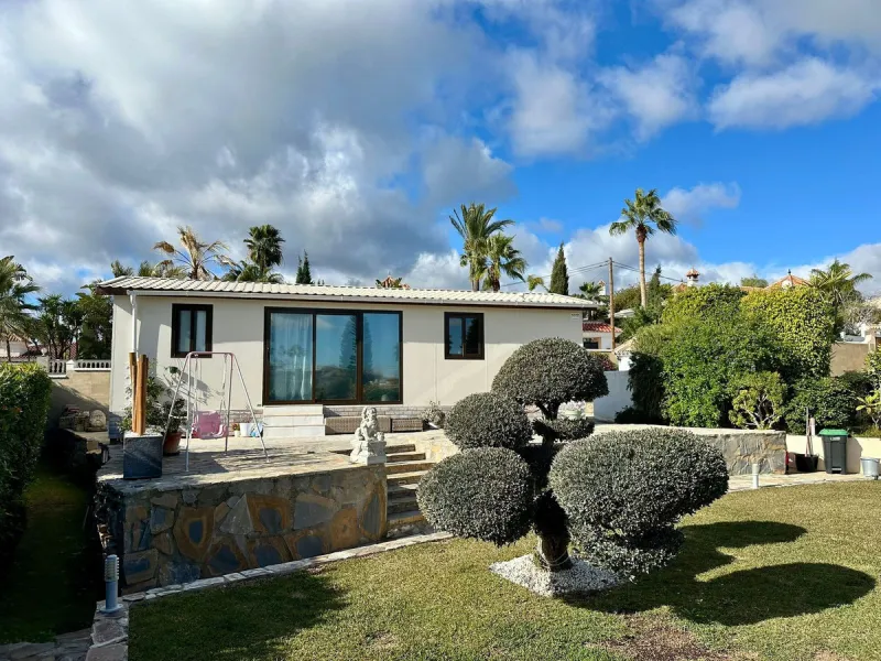 House - Detached Villa в продаже в Estepona, Málaga. В доме 6 спален и 5 ванных комнат. Площадь дома 200 м²