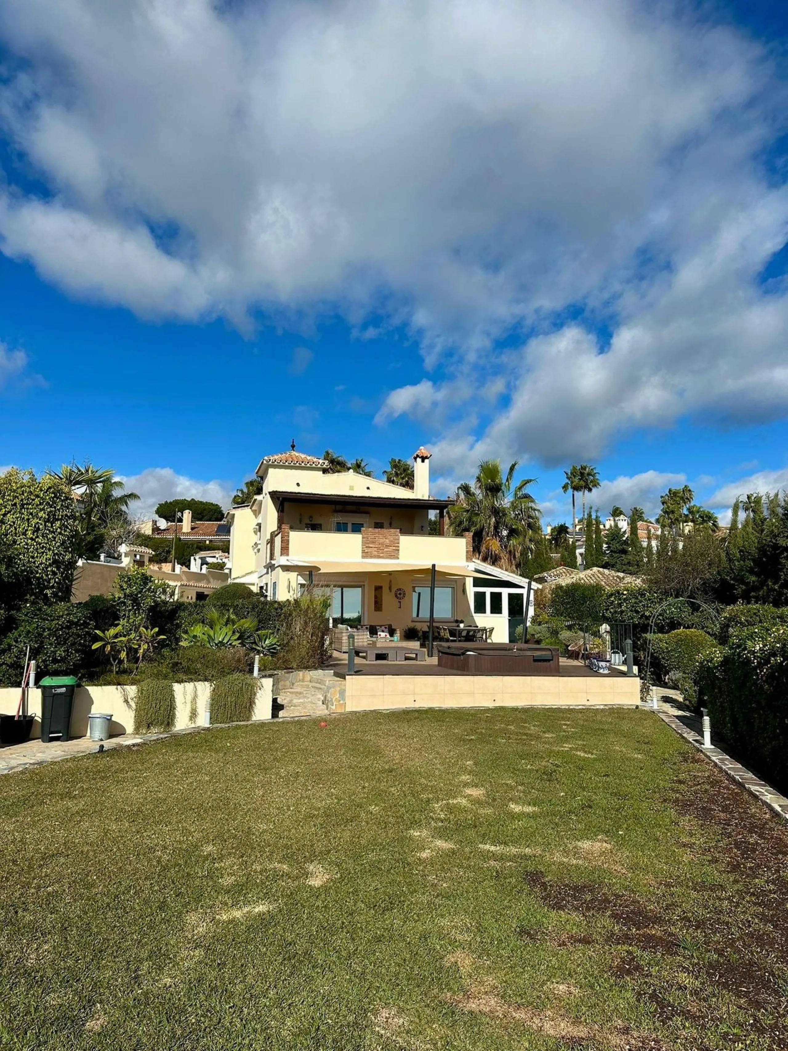 House - Detached Villa в продаже в Estepona, Málaga. В доме 6 спален и 5 ванных комнат. Площадь дома 200 м²