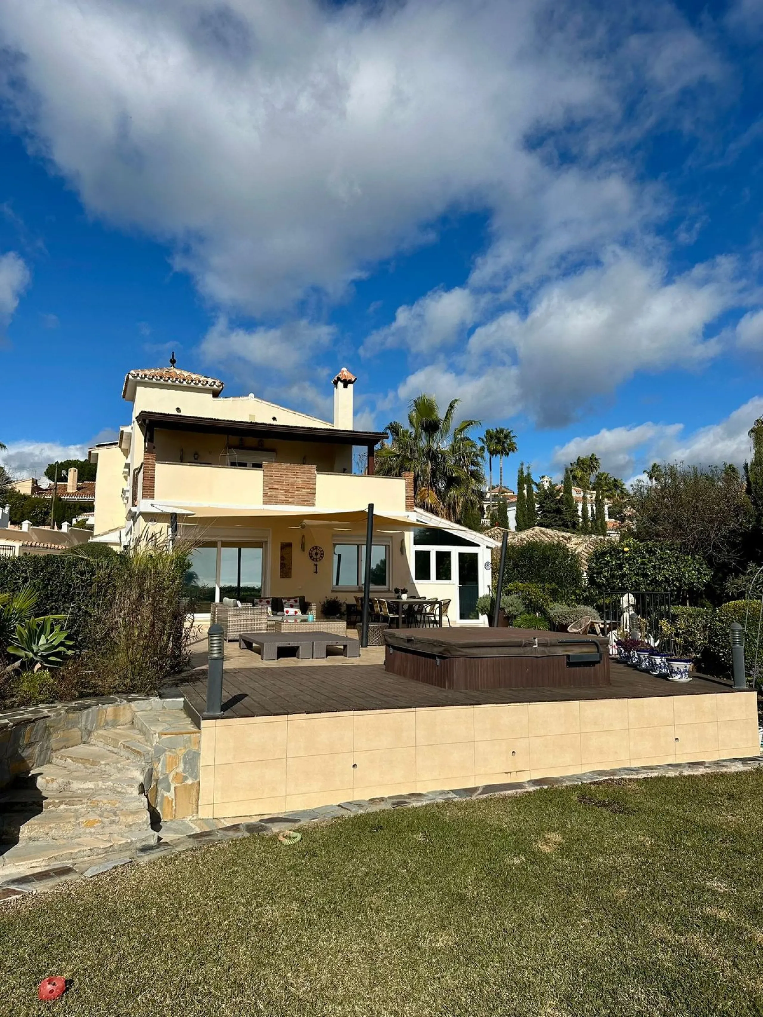House - Detached Villa в продаже в Estepona, Málaga. В доме 6 спален и 5 ванных комнат. Площадь дома 200 м²