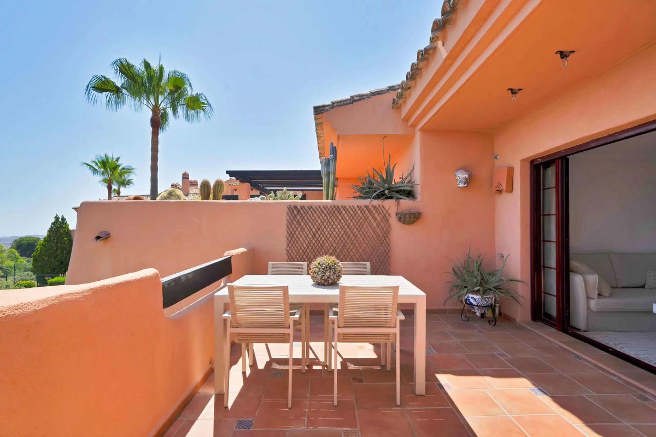Apartment - Penthouse Duplex в продаже в Marbella, Málaga. В доме 3 спален и 2 ванных комнат. Площадь дома 169 м²