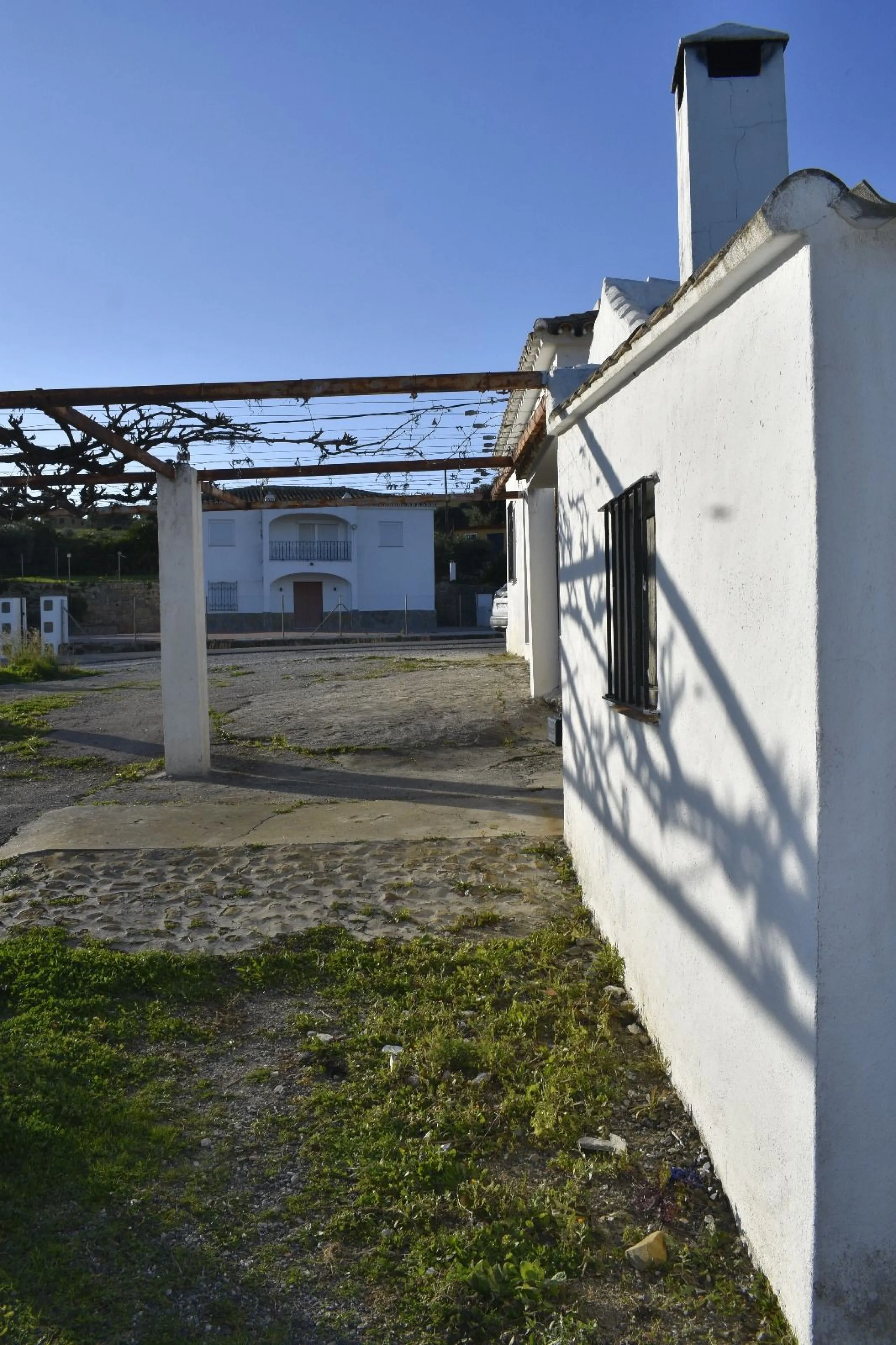 Cortijo for Sale in Casares – 25,000 m² Plot with Panoramic Sea Views near Finca Cortesín
