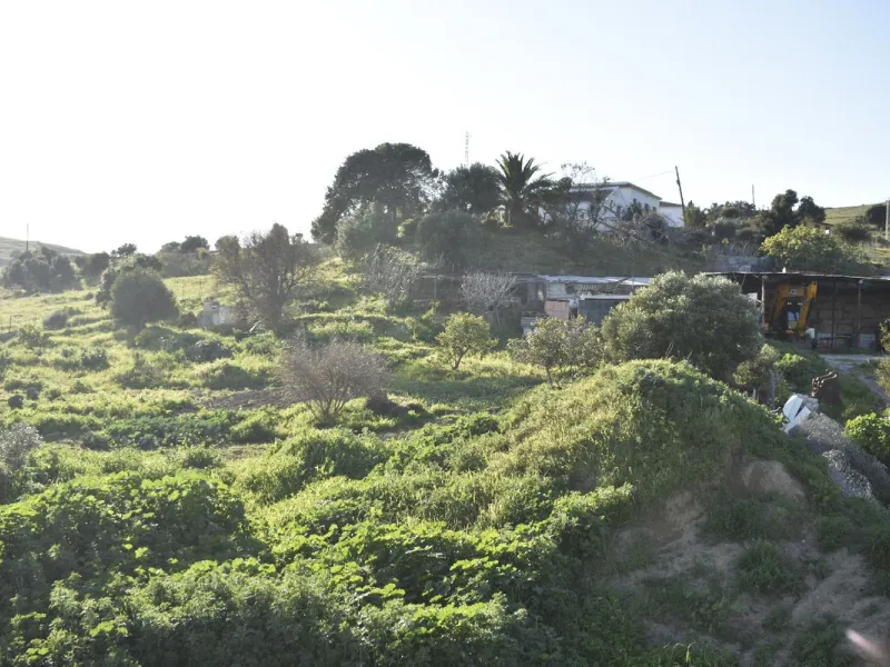 Cortijo for Sale in Casares – 25,000 m² Plot with Panoramic Sea Views near Finca Cortesín