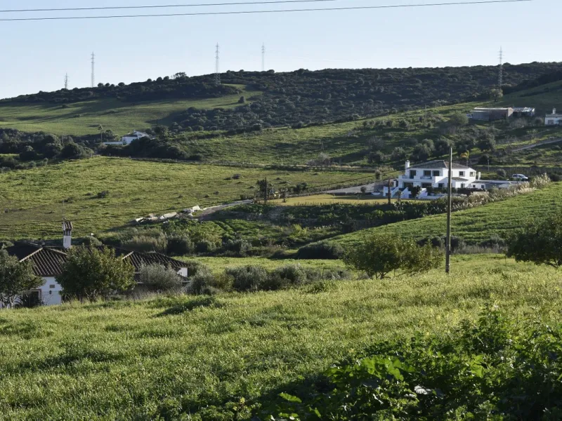 Cortijo for Sale in Casares – 25,000 m² Plot with Panoramic Sea Views near Finca Cortesín