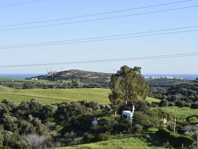 Cortijo for Sale in Casares – 25,000 m² Plot with Panoramic Sea Views near Finca Cortesín
