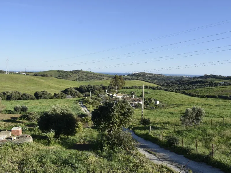 Cortijo for Sale in Casares – 25,000 m² Plot with Panoramic Sea Views near Finca Cortesín