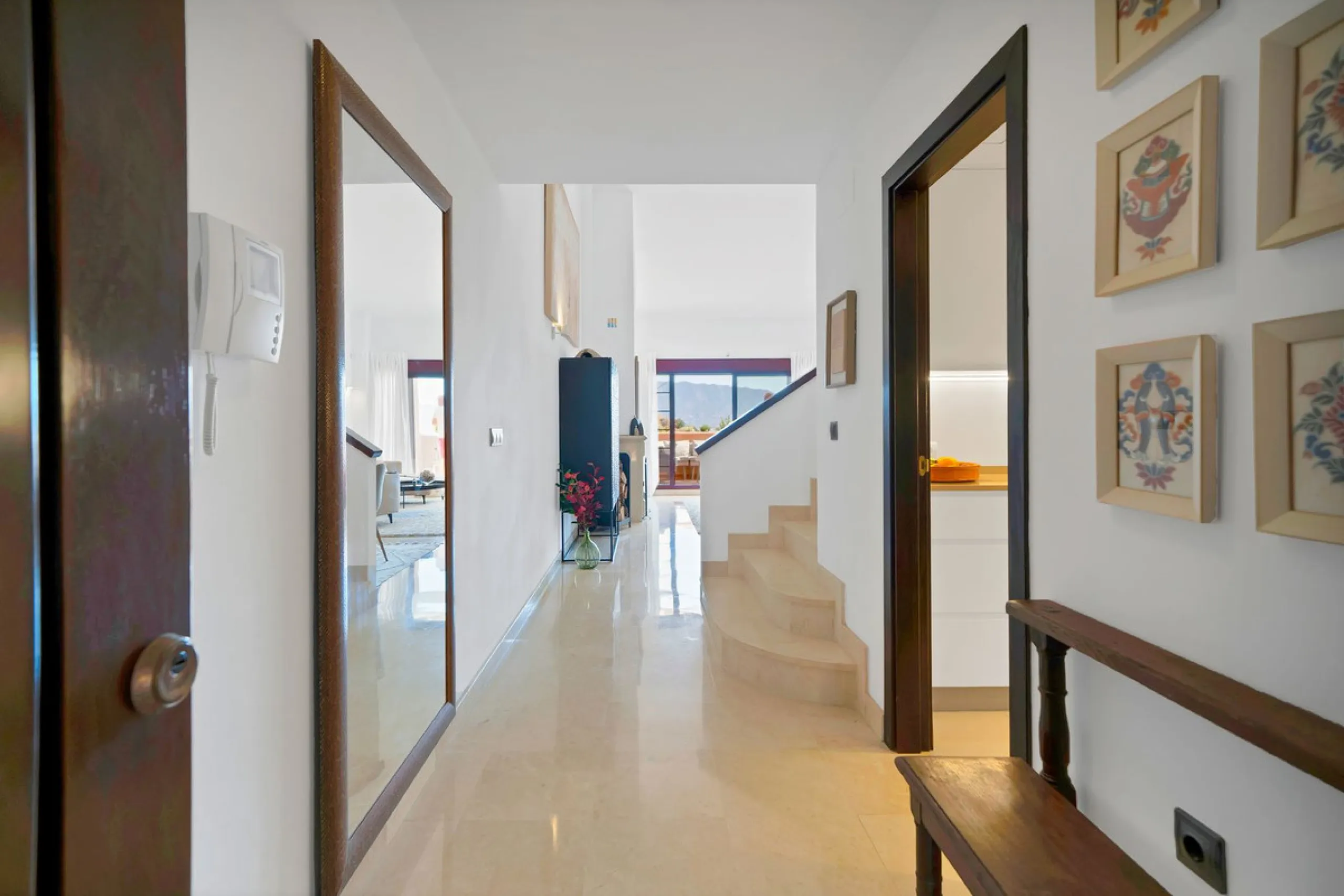 Apartment - Penthouse Duplex в продаже в Marbella, Málaga. В доме 3 спален и 2 ванных комнат. Площадь дома 169 м²