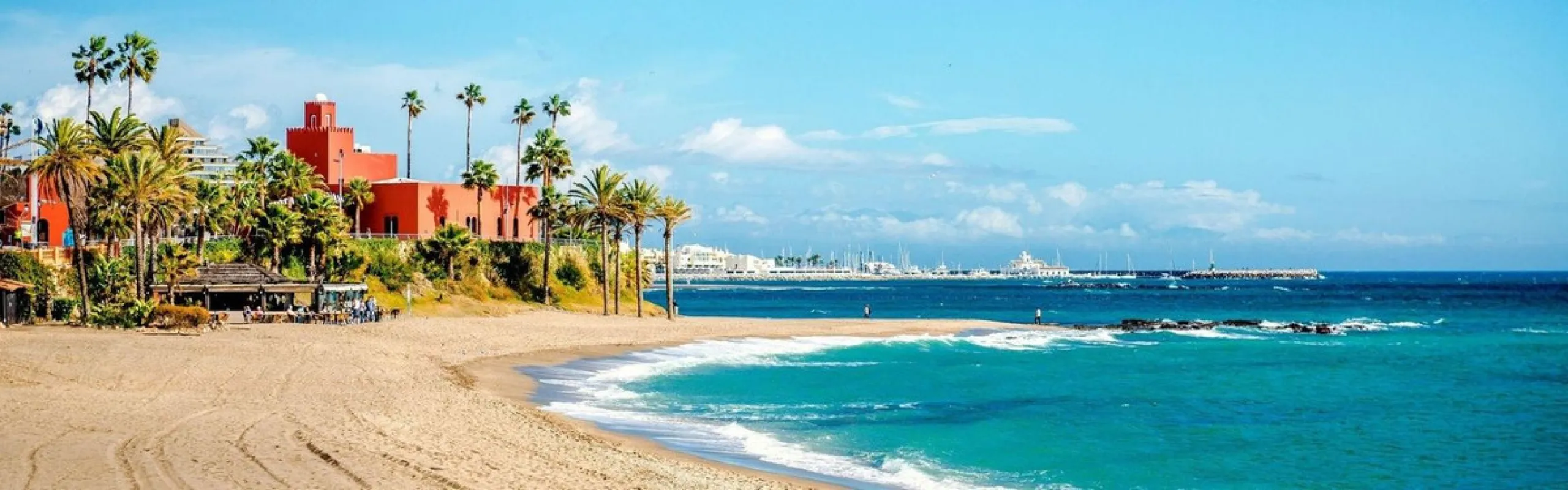 Beachfront with spectacular sea views!