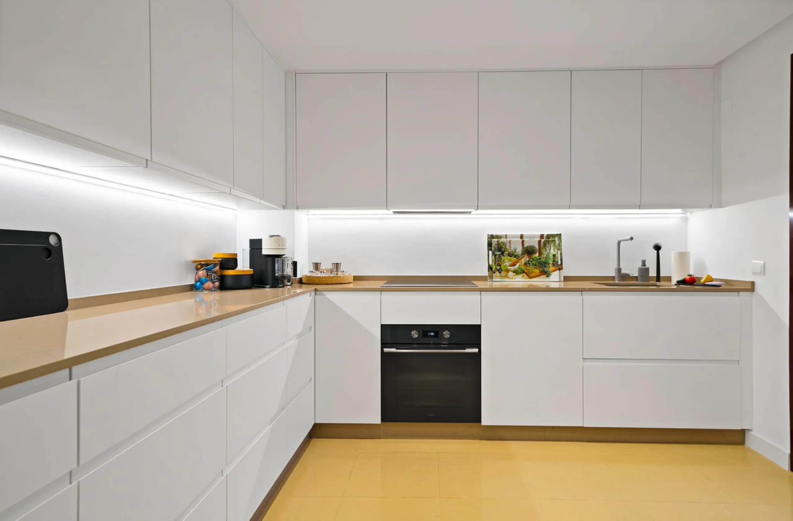 Apartment - Penthouse Duplex в продаже в Marbella, Málaga. В доме 3 спален и 2 ванных комнат. Площадь дома 169 м²