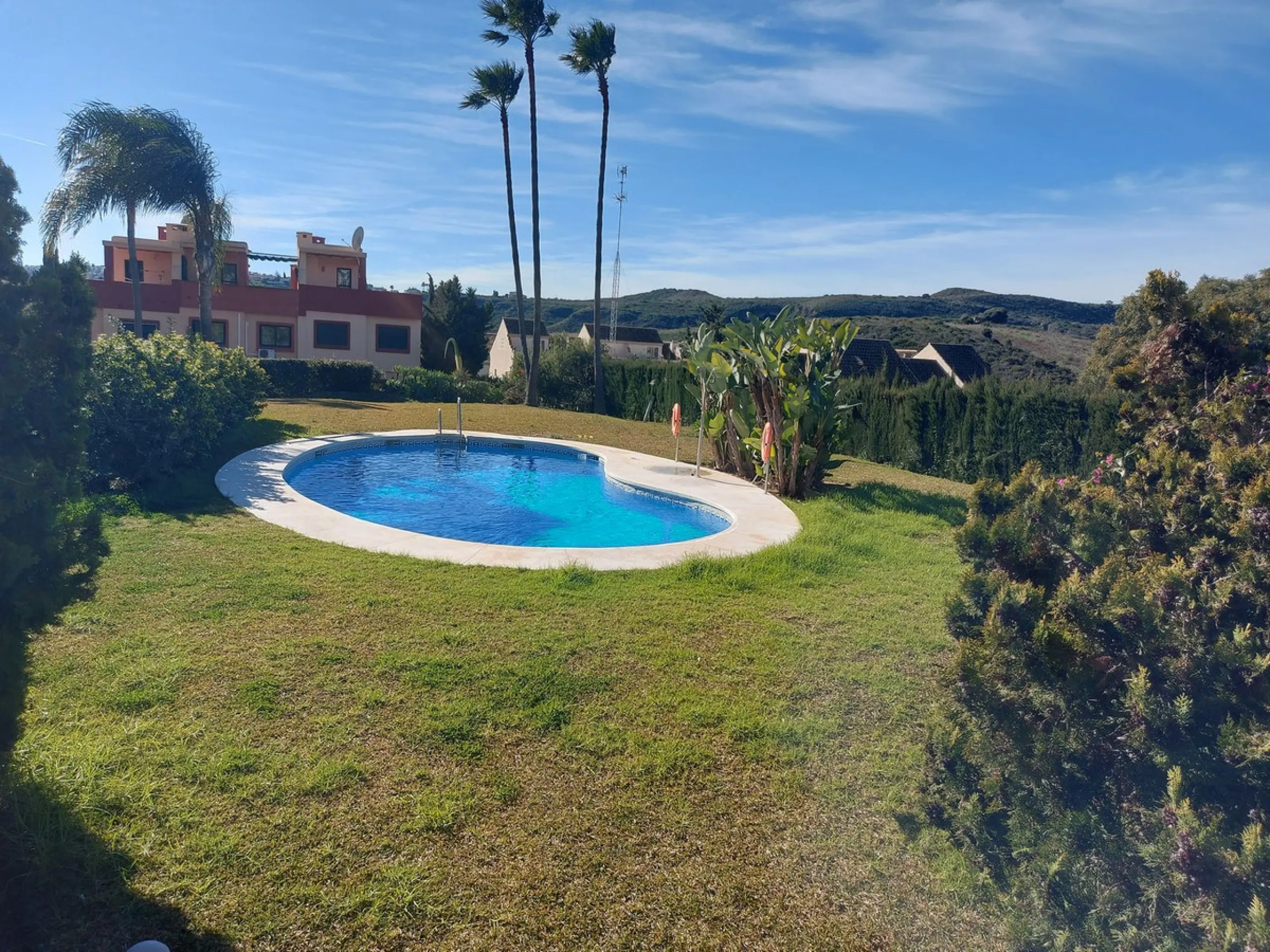 House - Townhouse в продаже в Manilva, Málaga. В доме 3 спален и 2 ванных комнат. Площадь дома 116 м². Площадь участка 24 м²