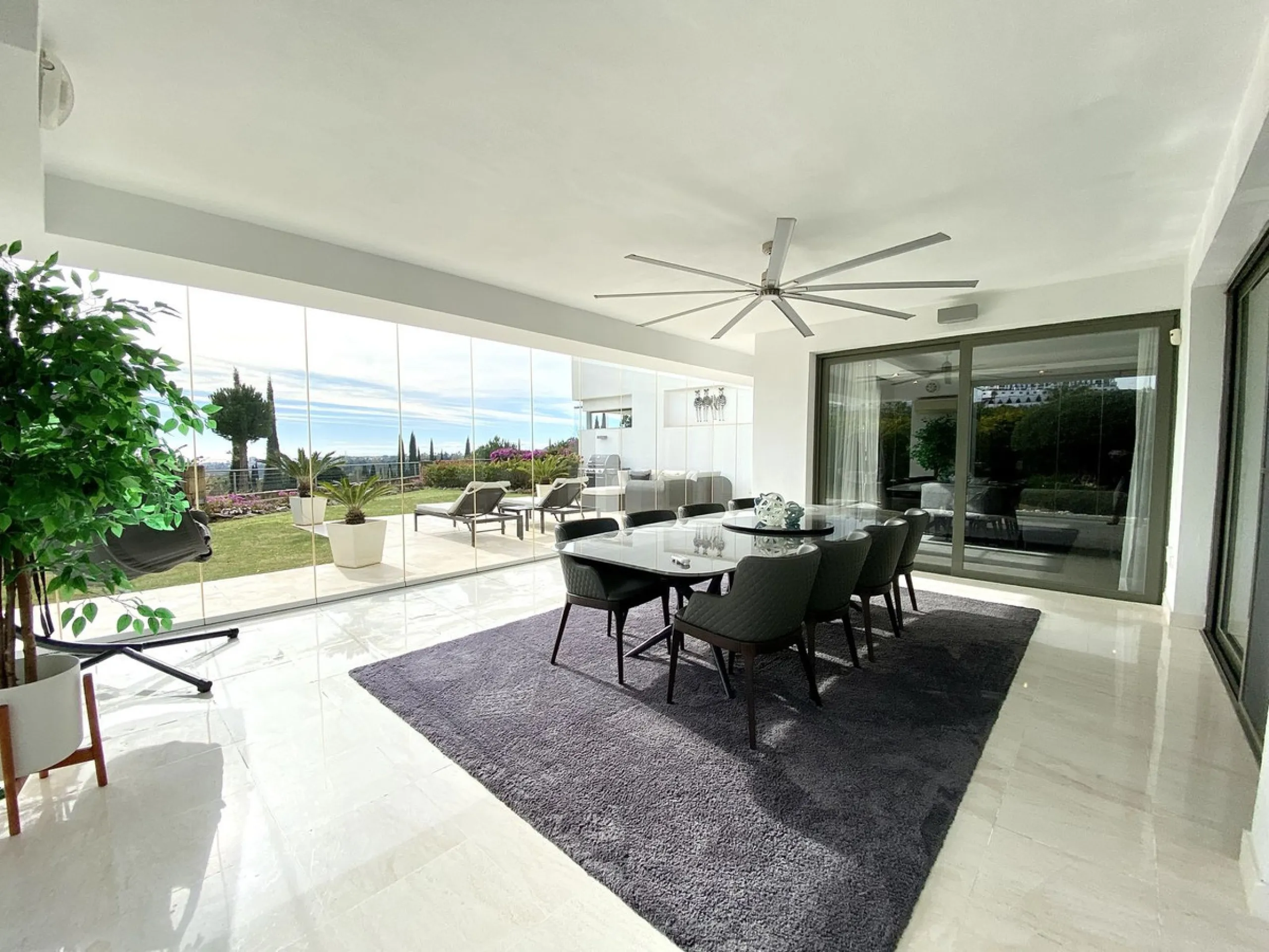 Apartment - Ground Floor Apartment в продаже в Málaga, Málaga. В доме 4 спален и 4 ванных комнат. Площадь дома 212 м². Площадь участка 100 м²