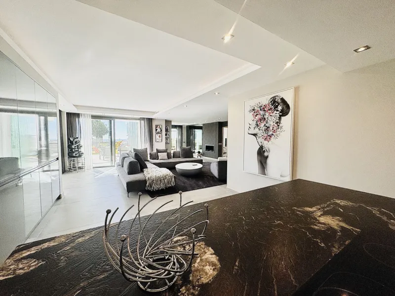 Apartment - Ground Floor Apartment в продаже в Málaga, Málaga. В доме 4 спален и 4 ванных комнат. Площадь дома 212 м². Площадь участка 100 м²