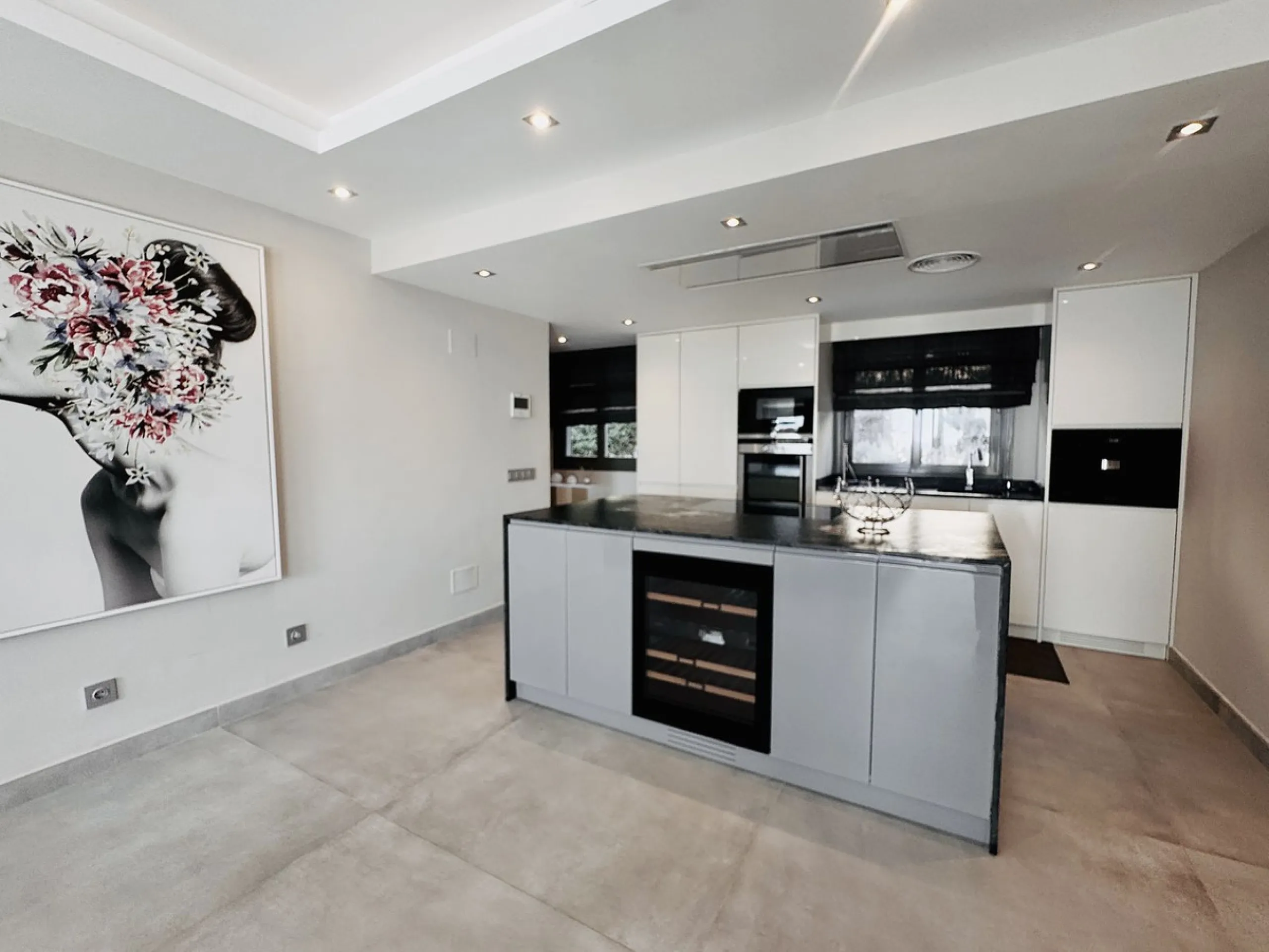 Apartment - Ground Floor Apartment в продаже в Málaga, Málaga. В доме 4 спален и 4 ванных комнат. Площадь дома 212 м². Площадь участка 100 м²