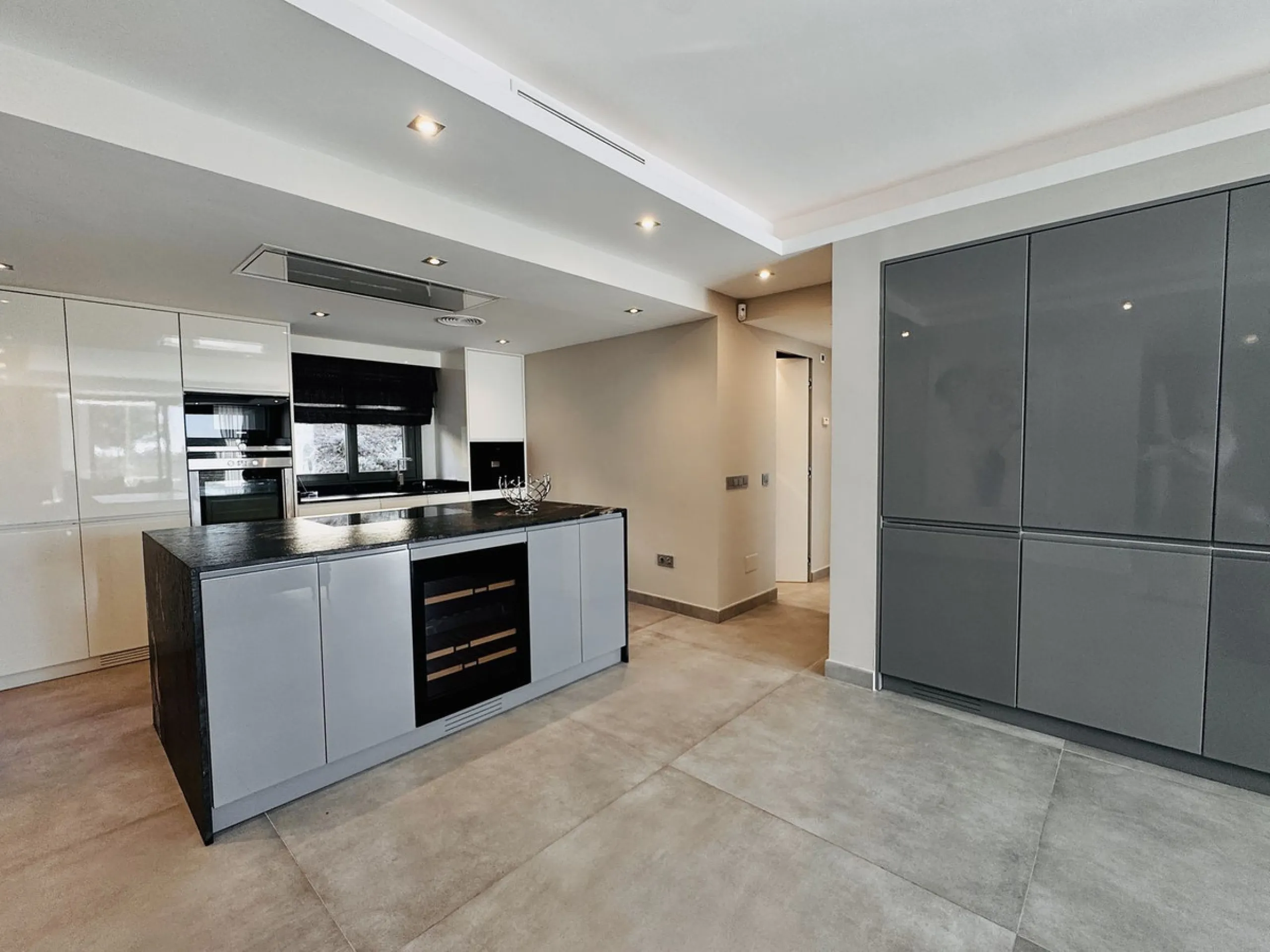 Apartment - Ground Floor Apartment в продаже в Málaga, Málaga. В доме 4 спален и 4 ванных комнат. Площадь дома 212 м². Площадь участка 100 м²