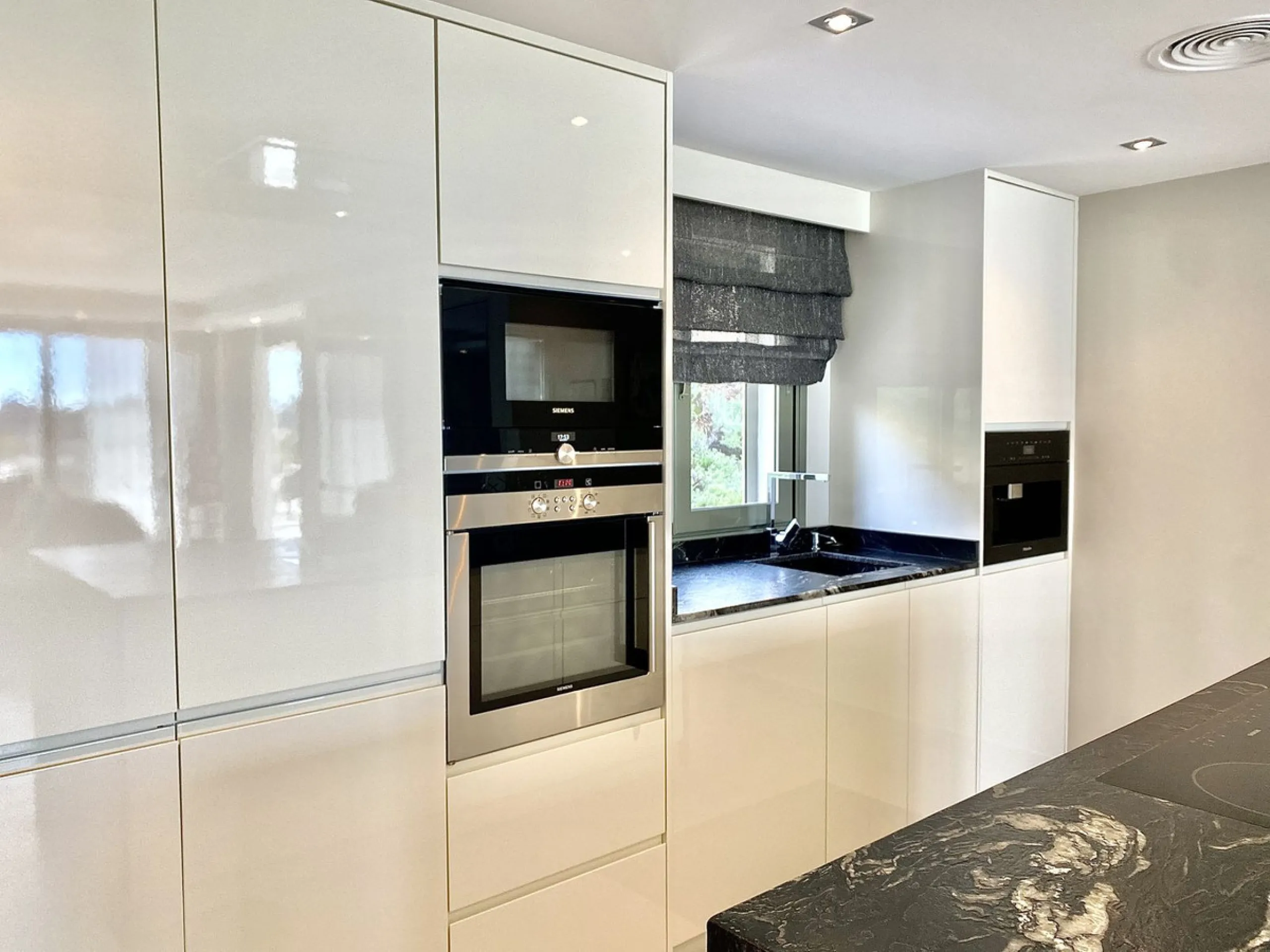 Apartment - Ground Floor Apartment в продаже в Málaga, Málaga. В доме 4 спален и 4 ванных комнат. Площадь дома 212 м². Площадь участка 100 м²