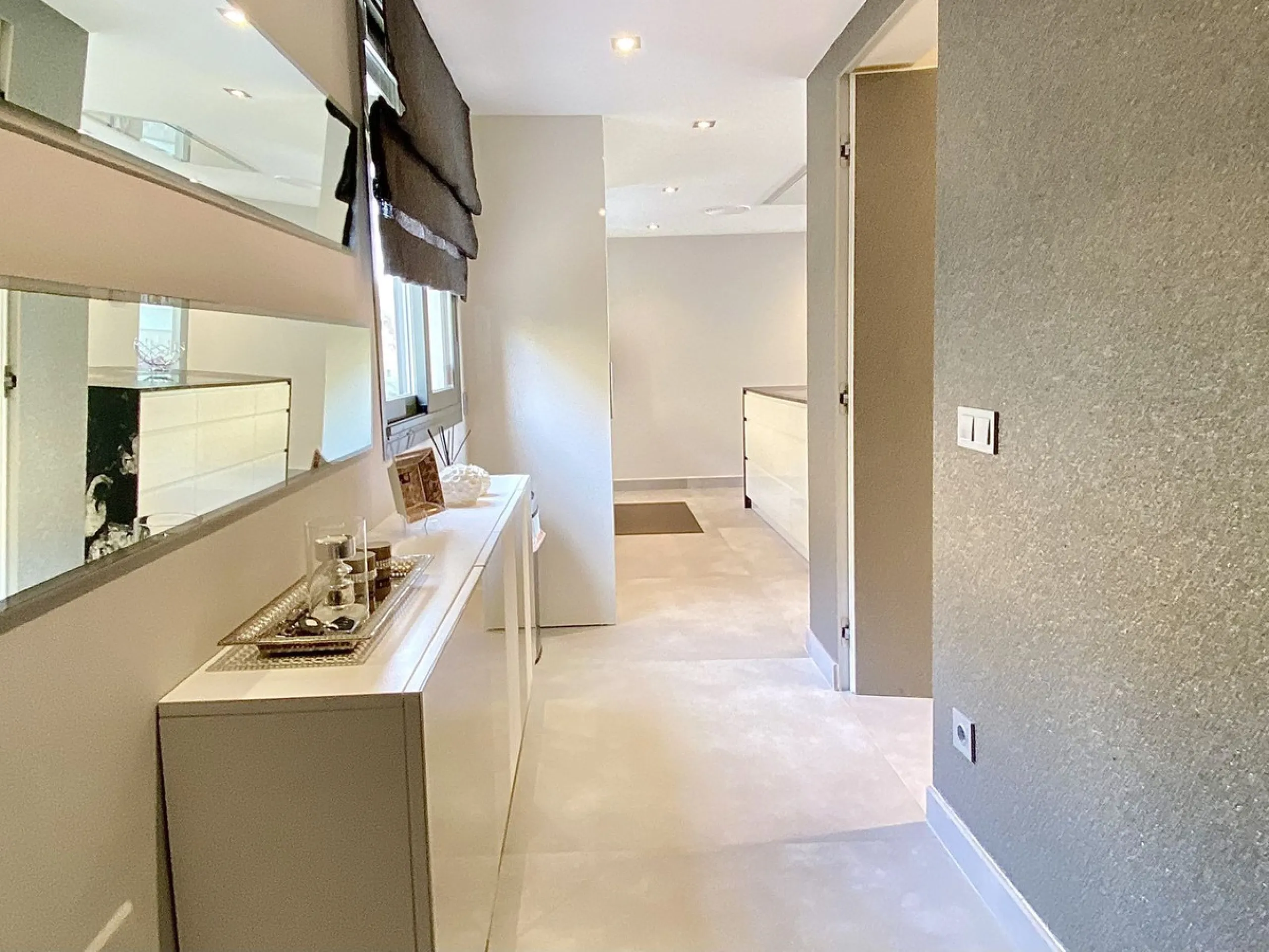 Apartment - Ground Floor Apartment в продаже в Málaga, Málaga. В доме 4 спален и 4 ванных комнат. Площадь дома 212 м². Площадь участка 100 м²