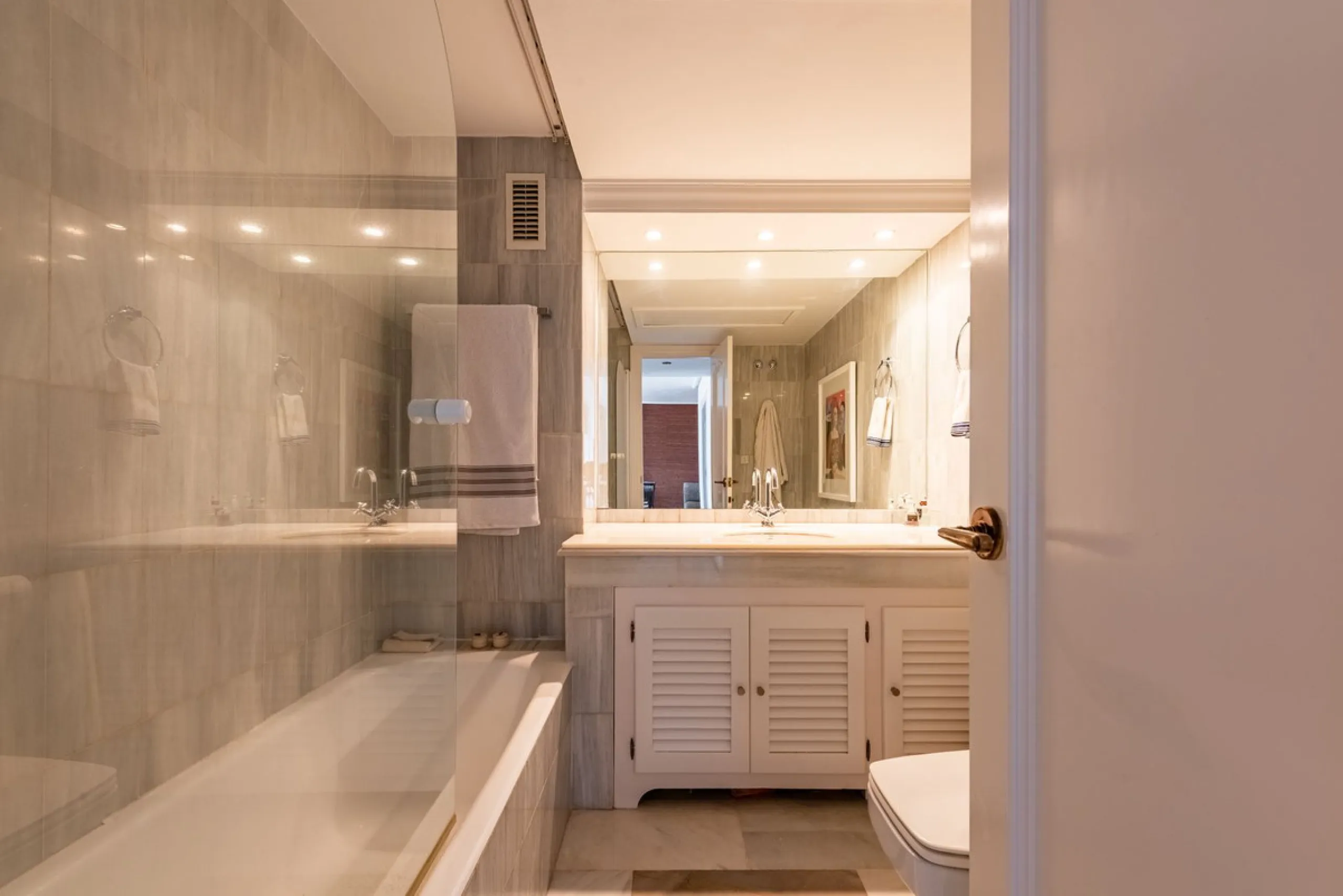 Spacious Sea-View Apartment for Sale in Las Jacarandas, Bel Air – Ideal for Permanent Living
