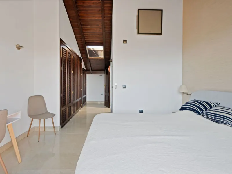 Apartment - Penthouse Duplex в продаже в Marbella, Málaga. В доме 3 спален и 2 ванных комнат. Площадь дома 169 м²