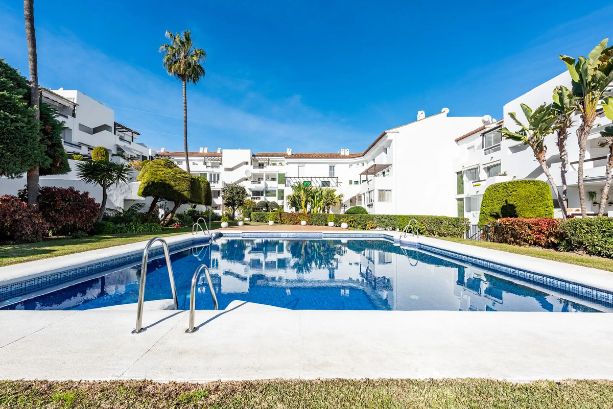 Spacious Sea-View Apartment for Sale in Las Jacarandas, Bel Air – Ideal for Permanent Living