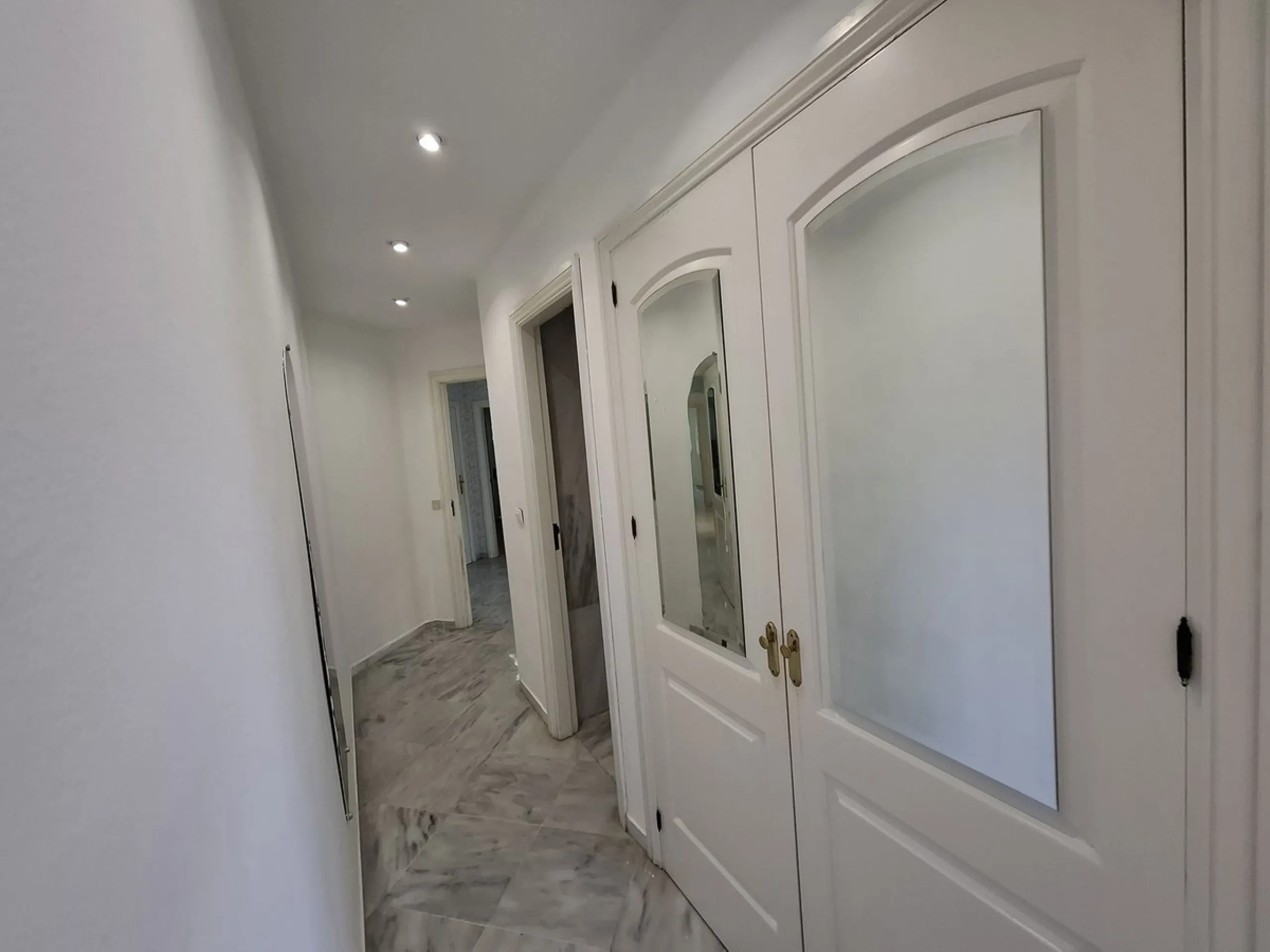 Corner ground-floor apartment with great potential and garden in Río Real, Marbella