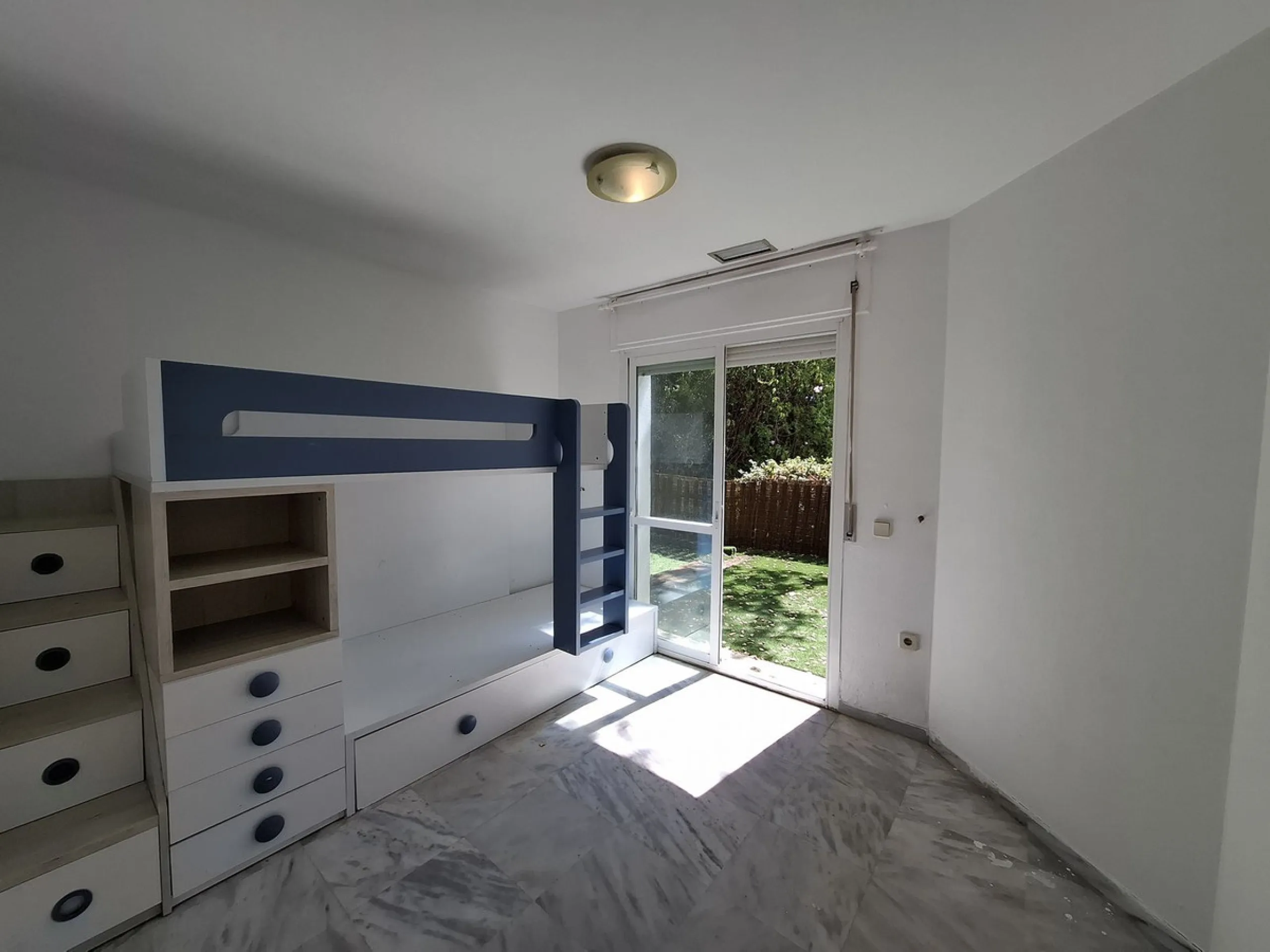 Corner ground-floor apartment with great potential and garden in Río Real, Marbella