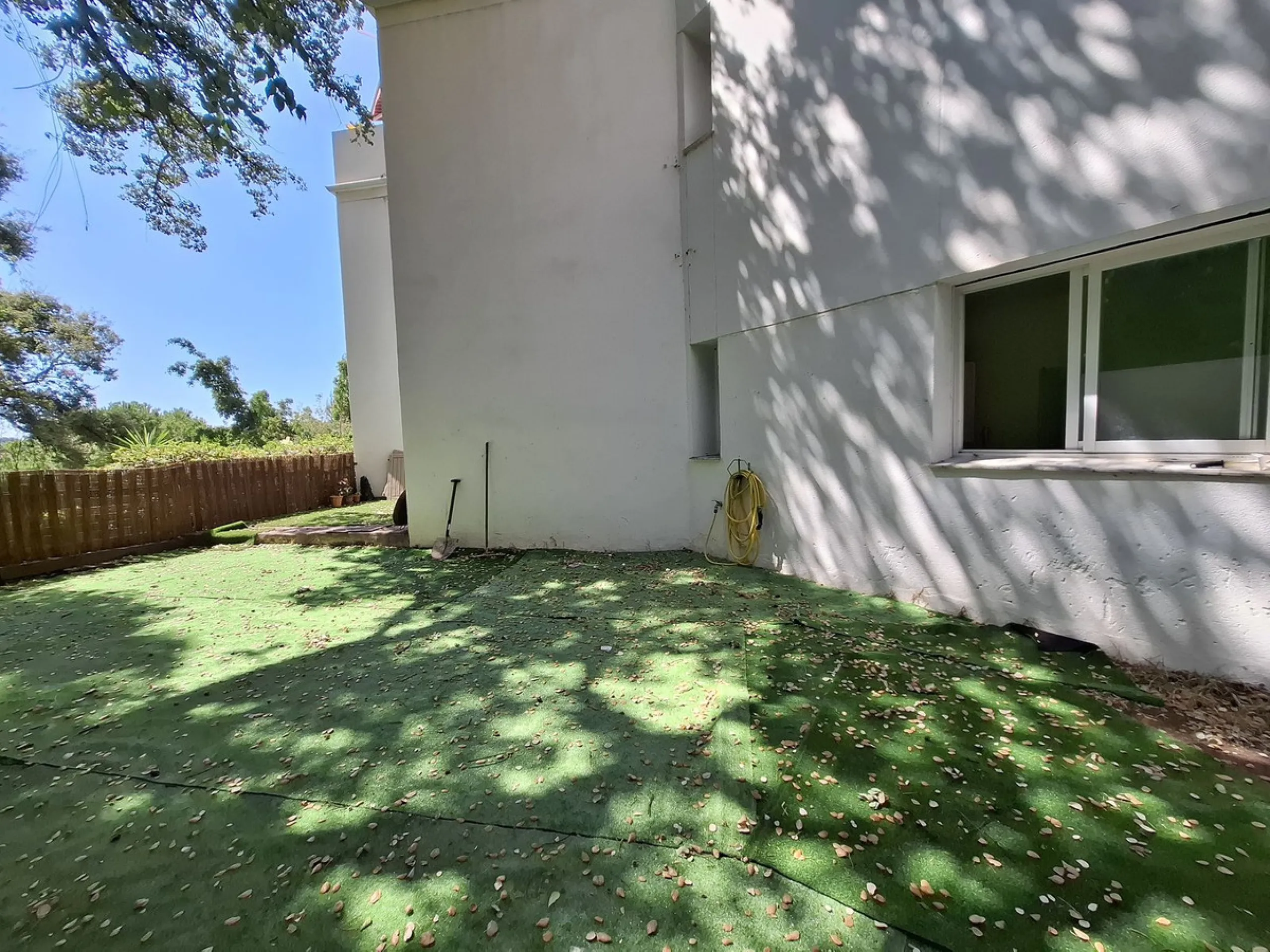 Corner ground-floor apartment with great potential and garden in Río Real, Marbella