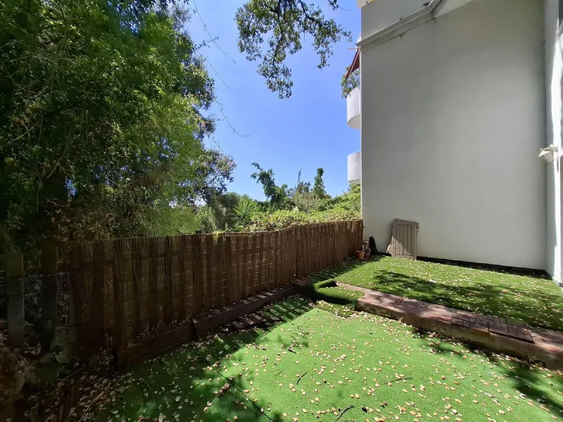 Corner ground-floor apartment with great potential and garden in Río Real, Marbella