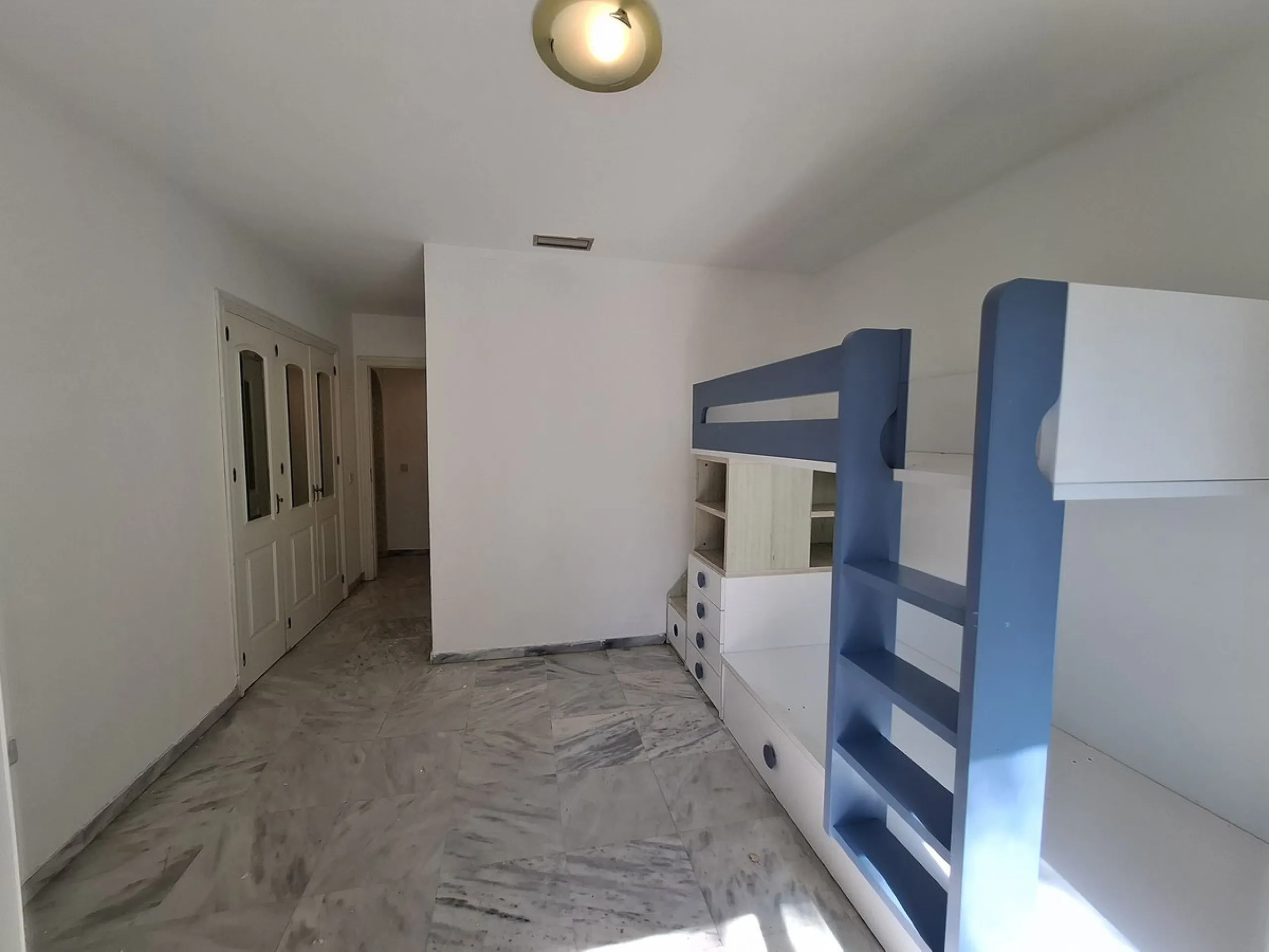 Corner ground-floor apartment with great potential and garden in Río Real, Marbella