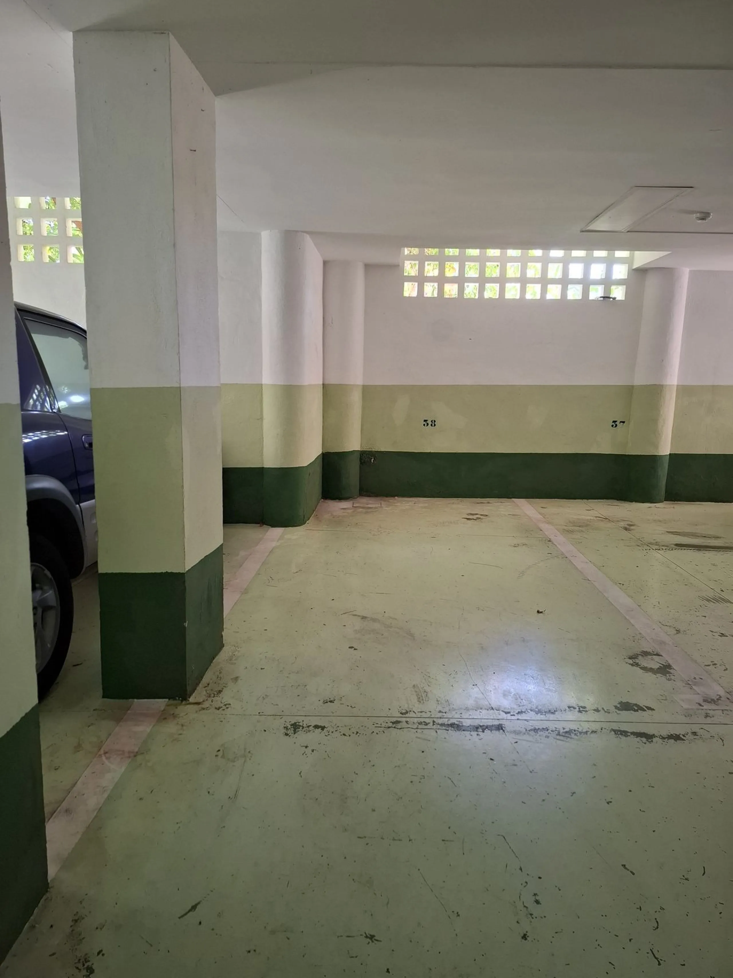 Corner ground-floor apartment with great potential and garden in Río Real, Marbella