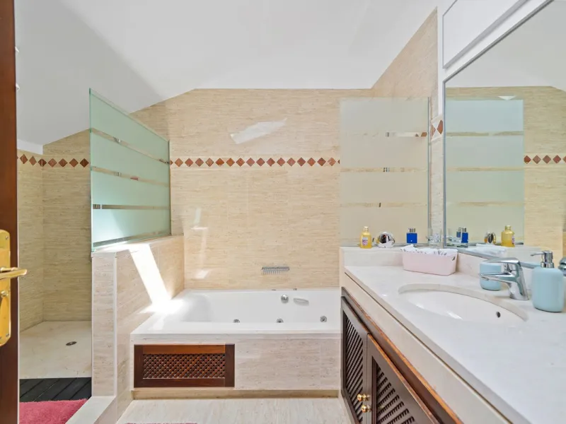 Apartment - Penthouse Duplex в продаже в Marbella, Málaga. В доме 3 спален и 2 ванных комнат. Площадь дома 169 м²