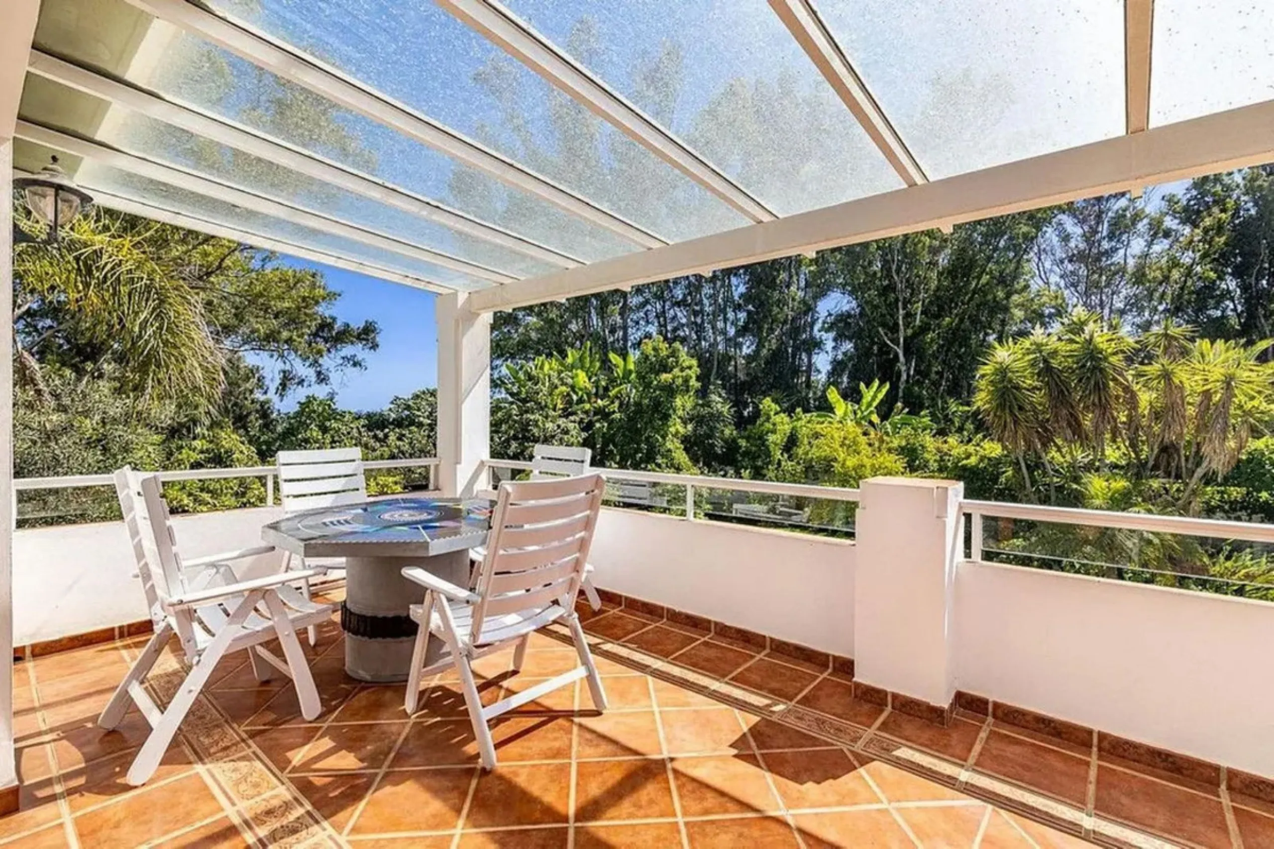 Located in the prestigious Villacana – Costalita – Saladillo area, this independent villa offers the perfect blend of space, comfort, and Mediterranean lifestyle.