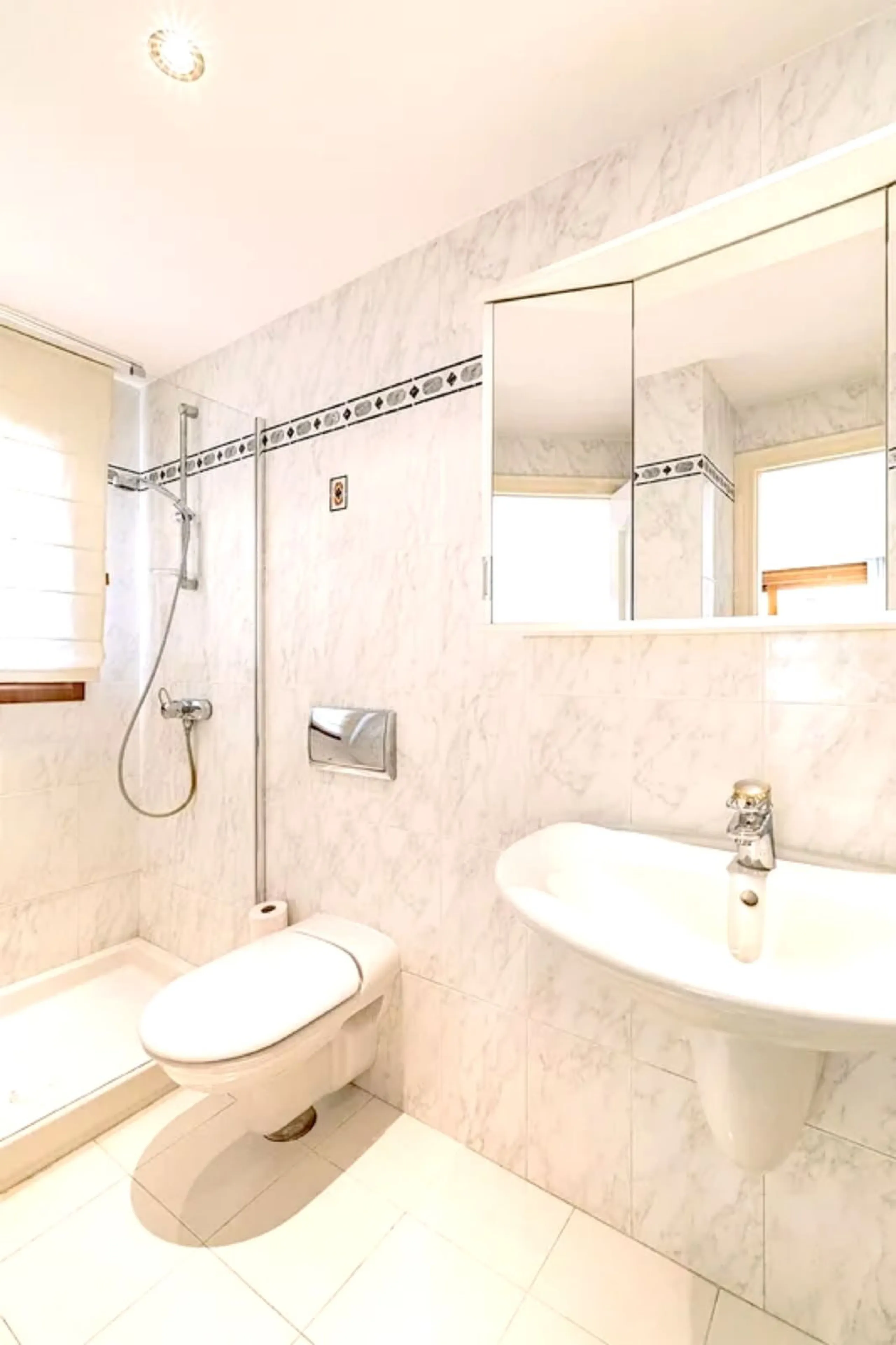 Located in the prestigious Villacana – Costalita – Saladillo area, this independent villa offers the perfect blend of space, comfort, and Mediterranean lifestyle.