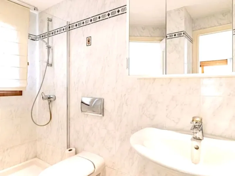 Located in the prestigious Villacana – Costalita – Saladillo area, this independent villa offers the perfect blend of space, comfort, and Mediterranean lifestyle.